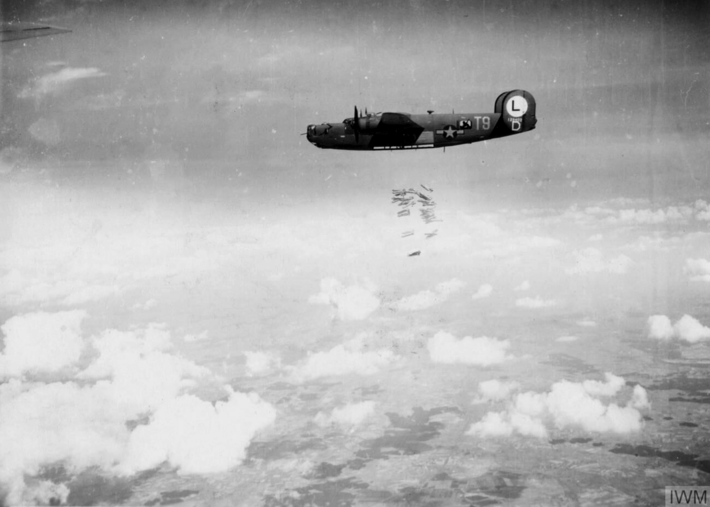 41-29240 B-24H Liberator 8AF 466BG784BS T9D over the target FRE1939