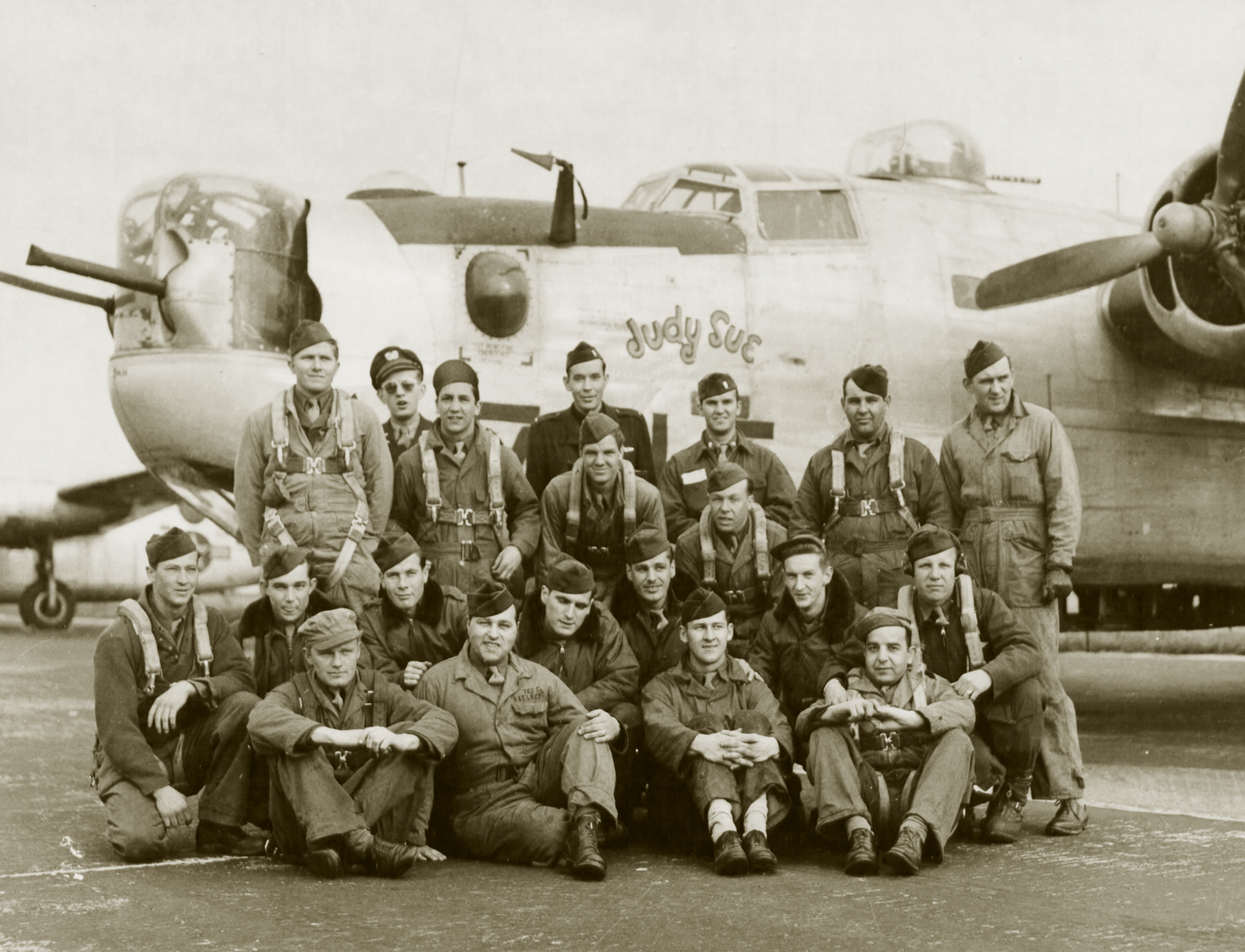 42-50791 B-24J Liberator 8AF 466BG787BS 6LB Judy Sue with crew and nose art left side England 01