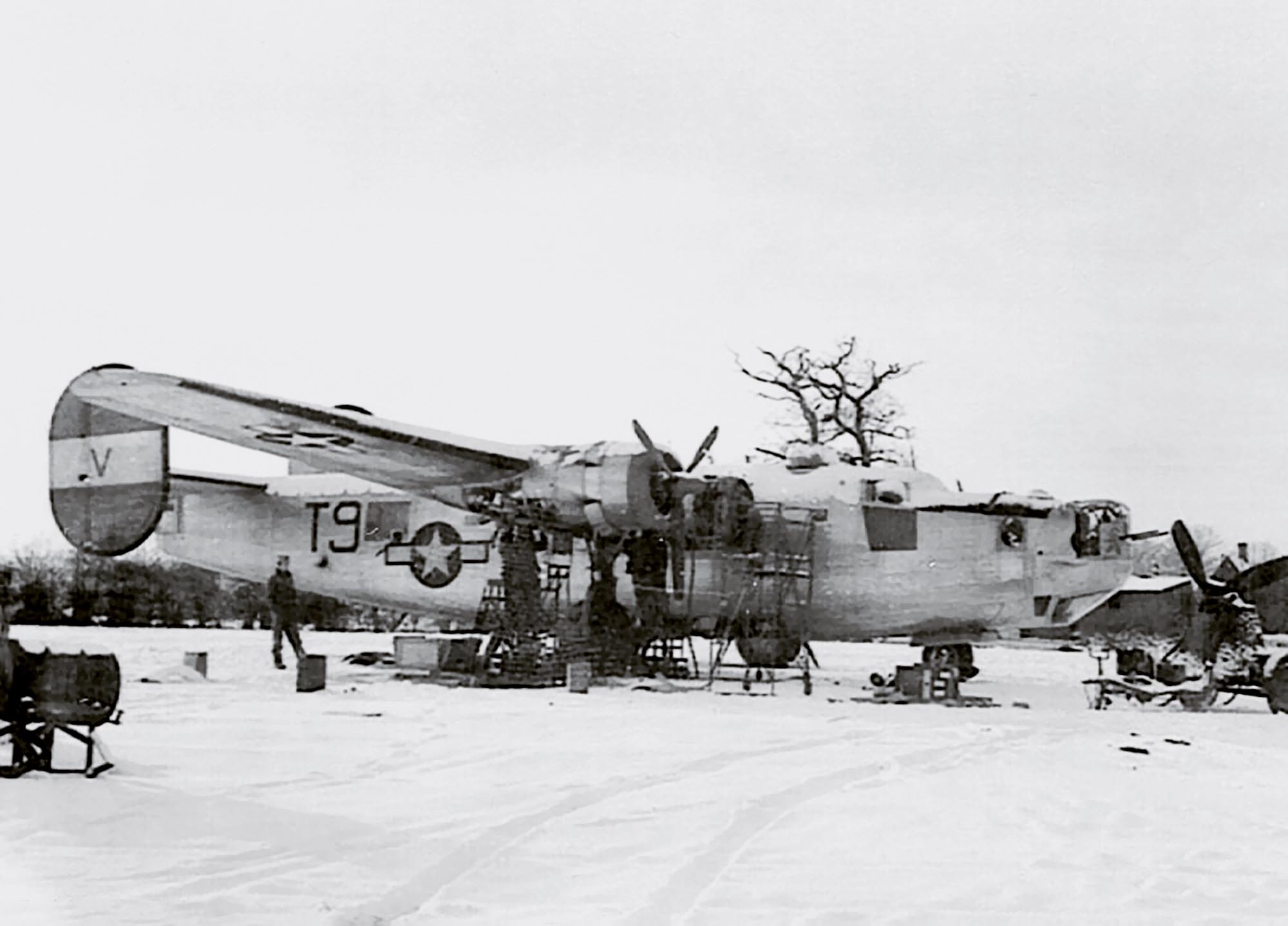 42-51531 B-24J Liberator 8AF 466BG784BS T9V nose art right side England 01