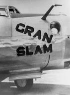 Asisbiz 42-51094 B-24H Liberator 8AF 466BG787BS 6LA Gran Slam nose art right side England 01