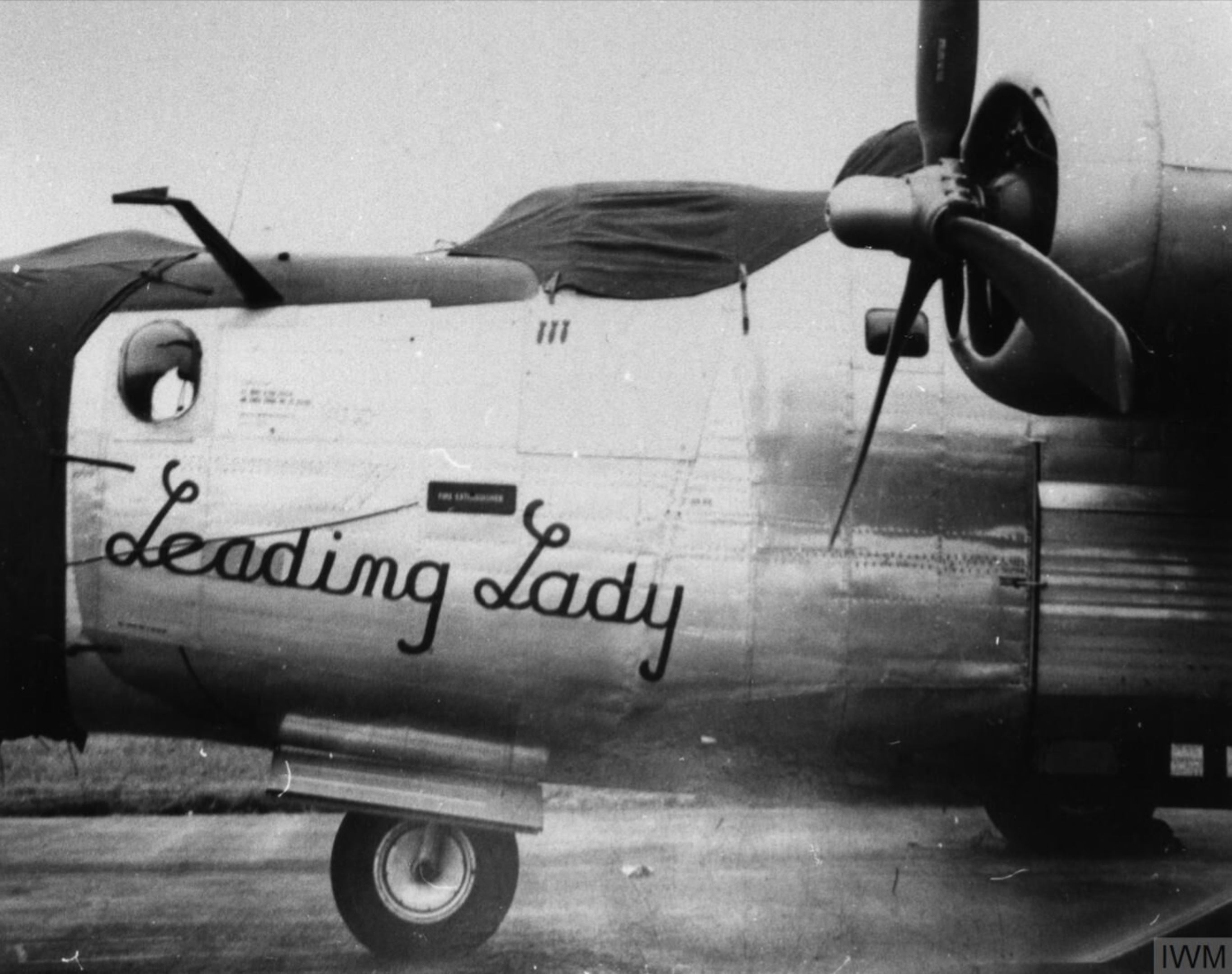41-28750 B-24H Liberator 8AF 467BG790BS Q2Leading Lady nose art left side FRE8445