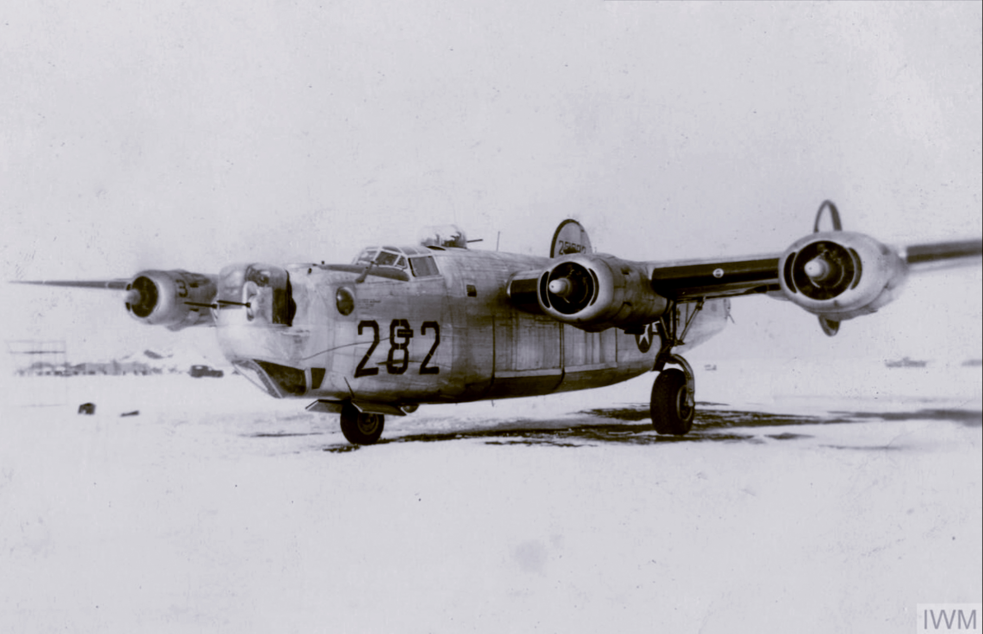 42-51282 B-24J Liberator 8AF 467BG791BS 4ZW+ at Rackheath winter 1944 FRE8425
