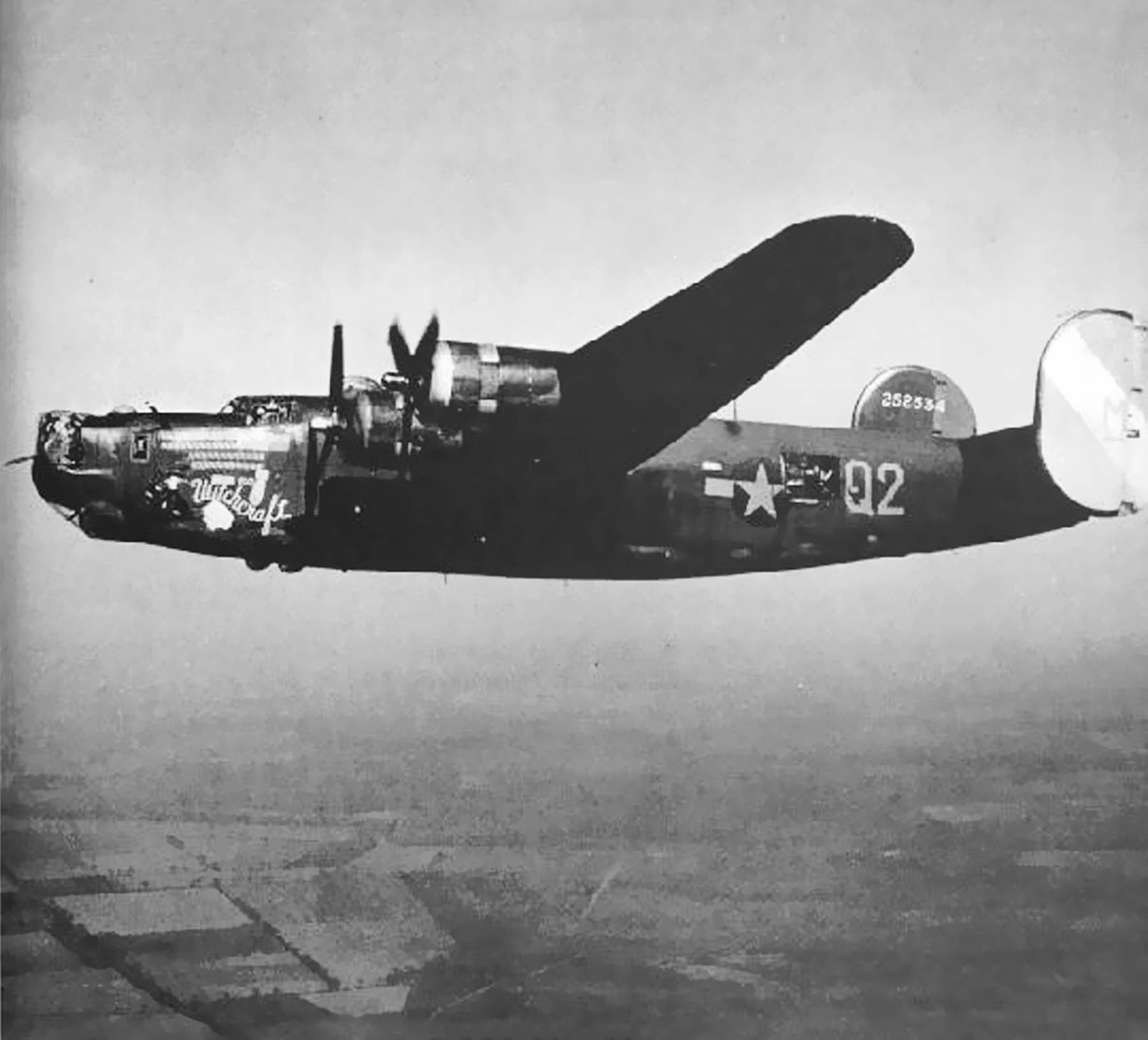 42-52534 B-24H Liberator 8AF 467BG790BS Q2M Witchcraft in flight nose art left side 02