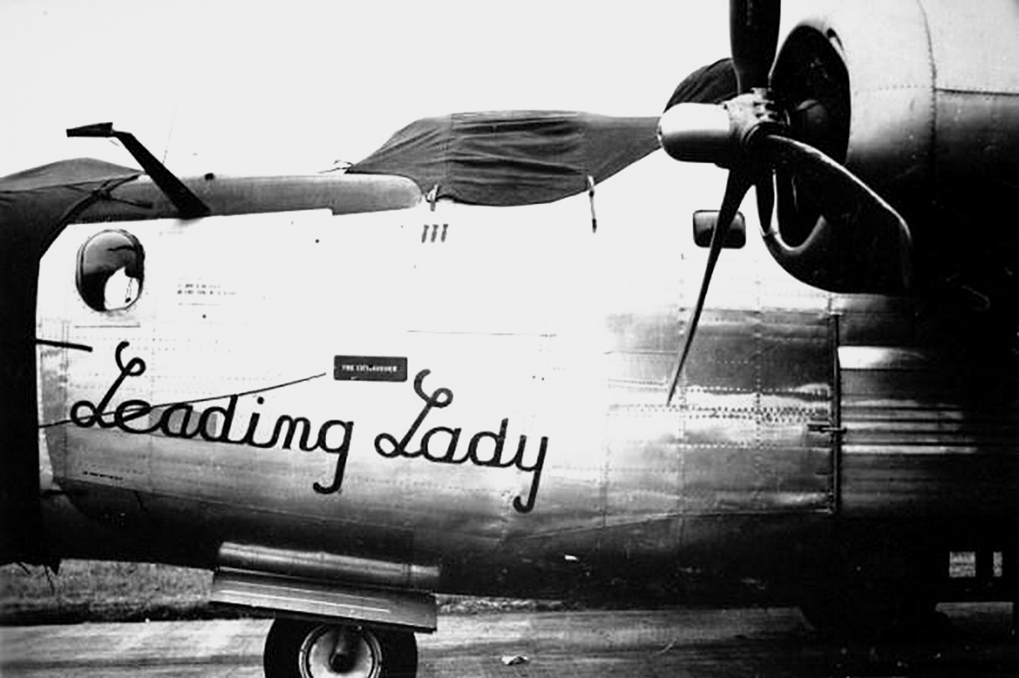 42-95094 B-24H Liberator 8AF 467BG790BS Q2H Leading Lady nose art left side England 01