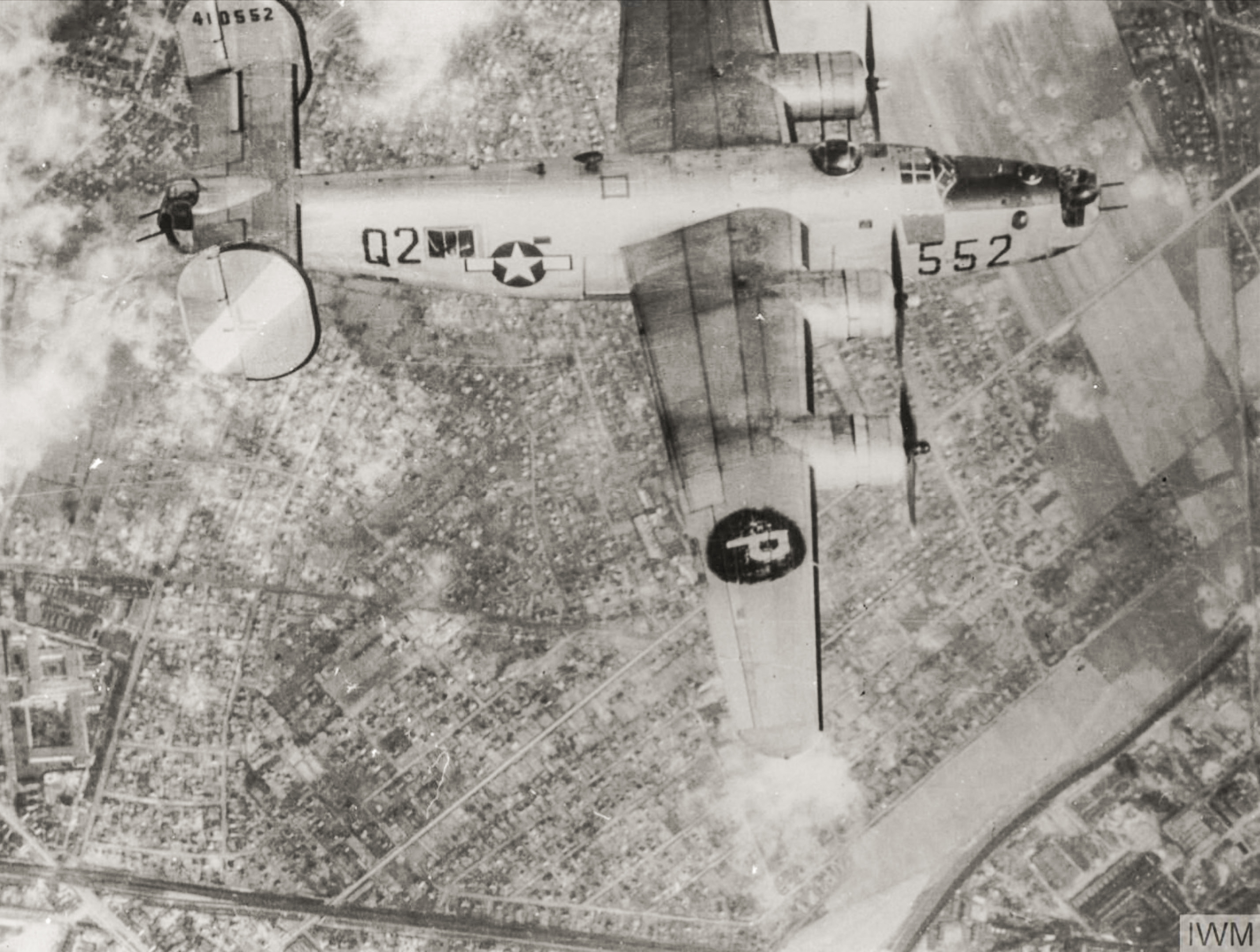 44-10552 B-24J Liberator 8AF 467BG790BS Q2L in flight over Berlin 1945 FRE2001