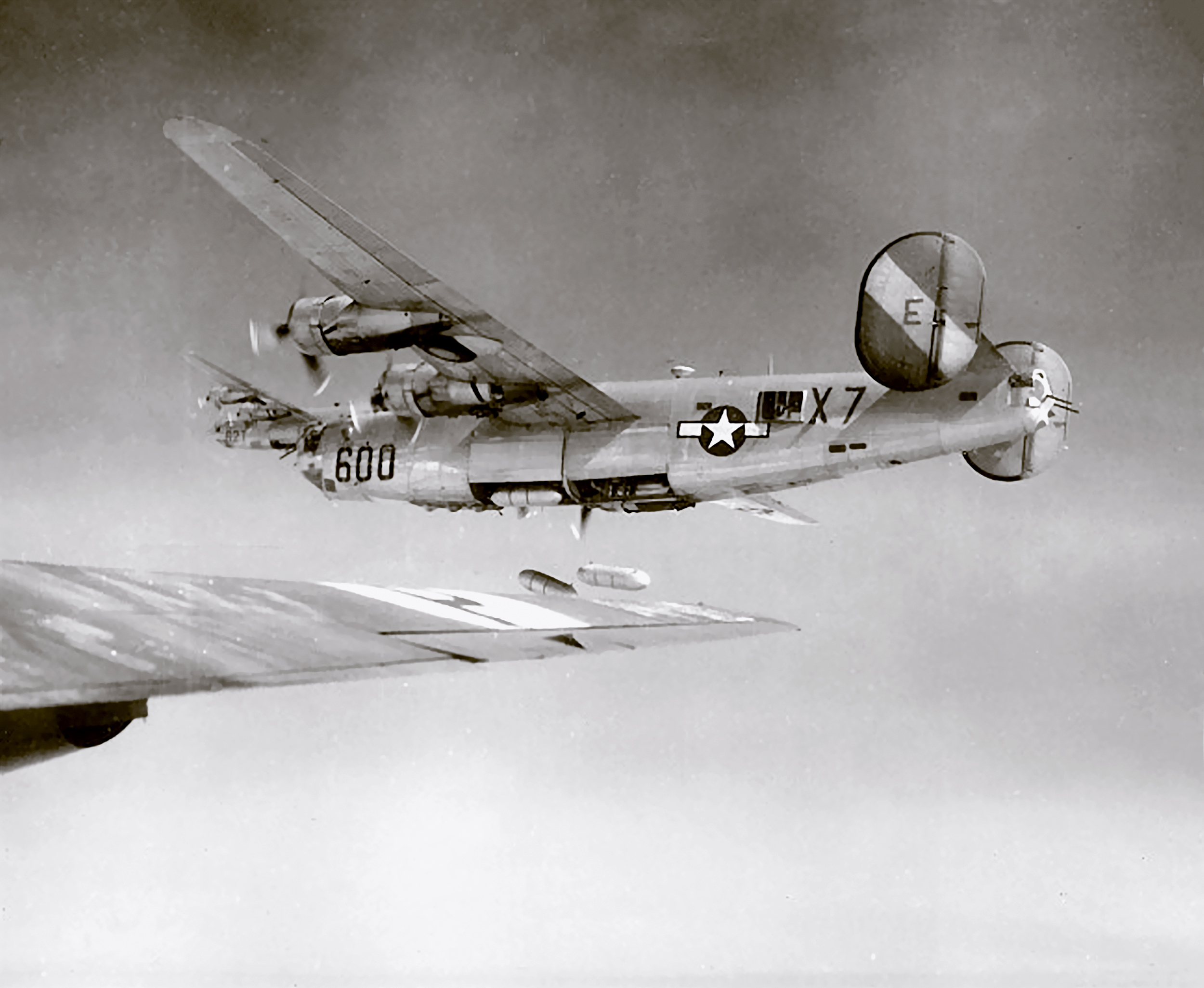44-10600 B-24J Liberator 8AF 467BG788BS X7E Piccadilly Commando 01
