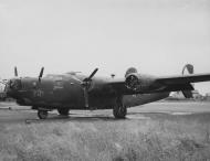 Asisbiz 42-52499 B-24H Liberator 8AF 467BG789BS 6AR Jerilyne Sue after landing at Rackheath Norwich 19th June 1944 NA2108
