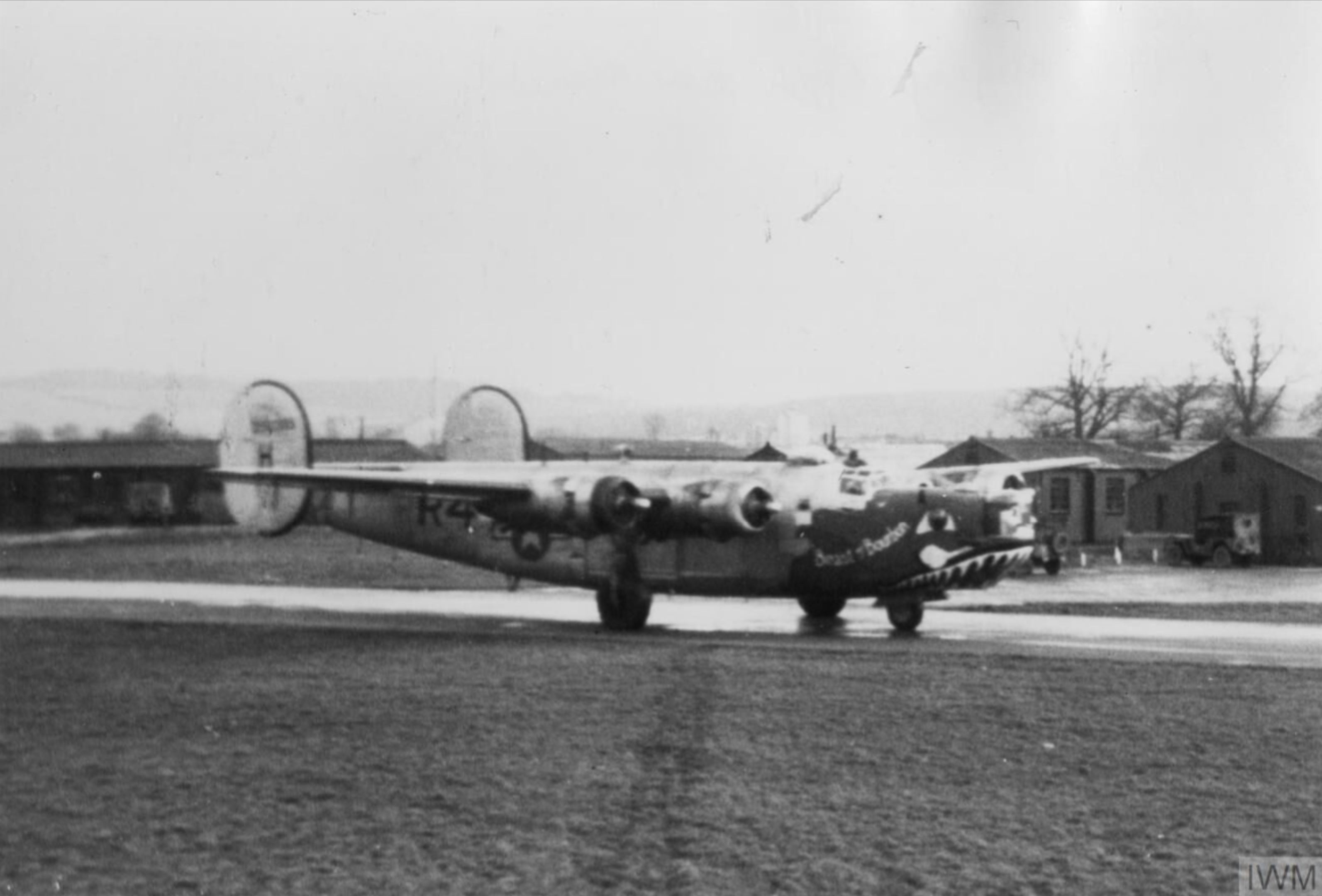 42-50385 B-24H Liberator 8AF 482BG812BS R4H Beast of Bourbon radar countermeasures unit at Cheddington 1945 FRE8648