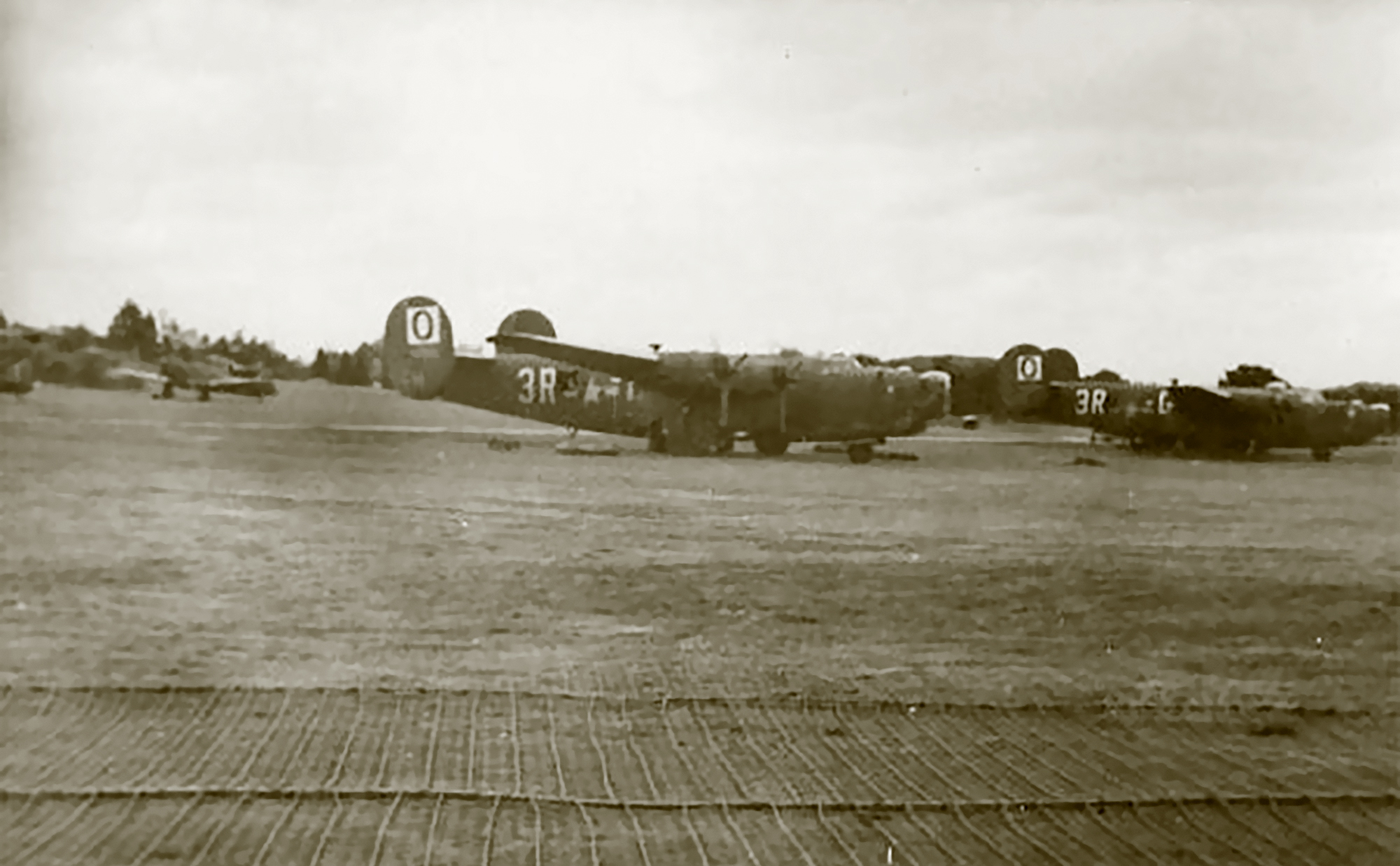 42-52682 B-24H Liberator 8AF 486BG832BS 3RH at Sudbury England 1944 01