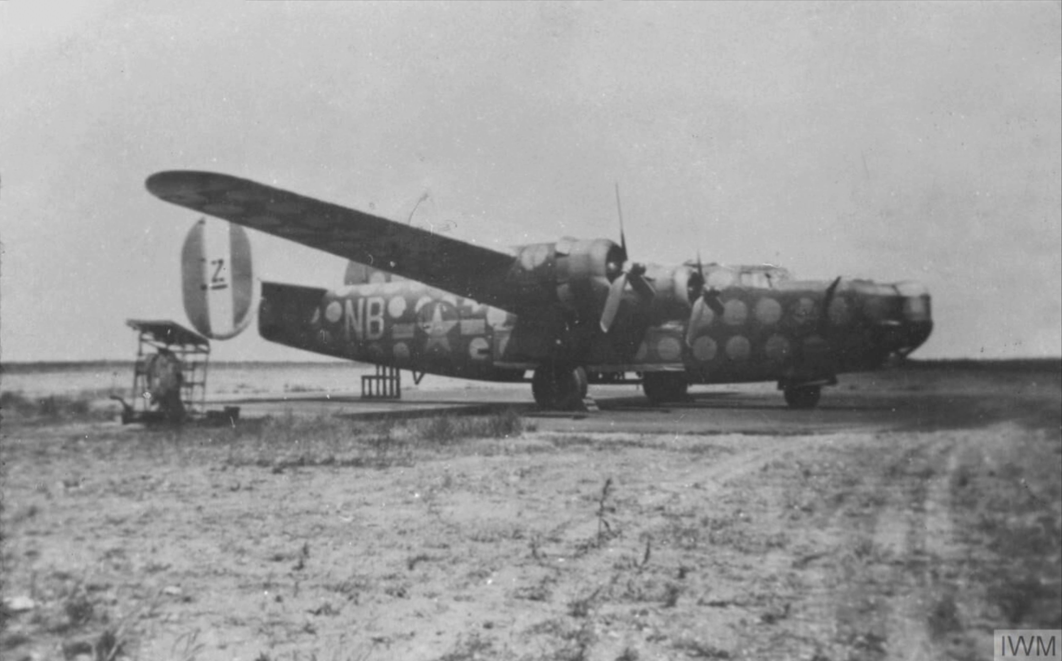 42-7552 B-24H Liberator 8AF 489BG845BS NBZ Lil' Cookie was used as an assembly ship Halesworth May 1944 FRE8552