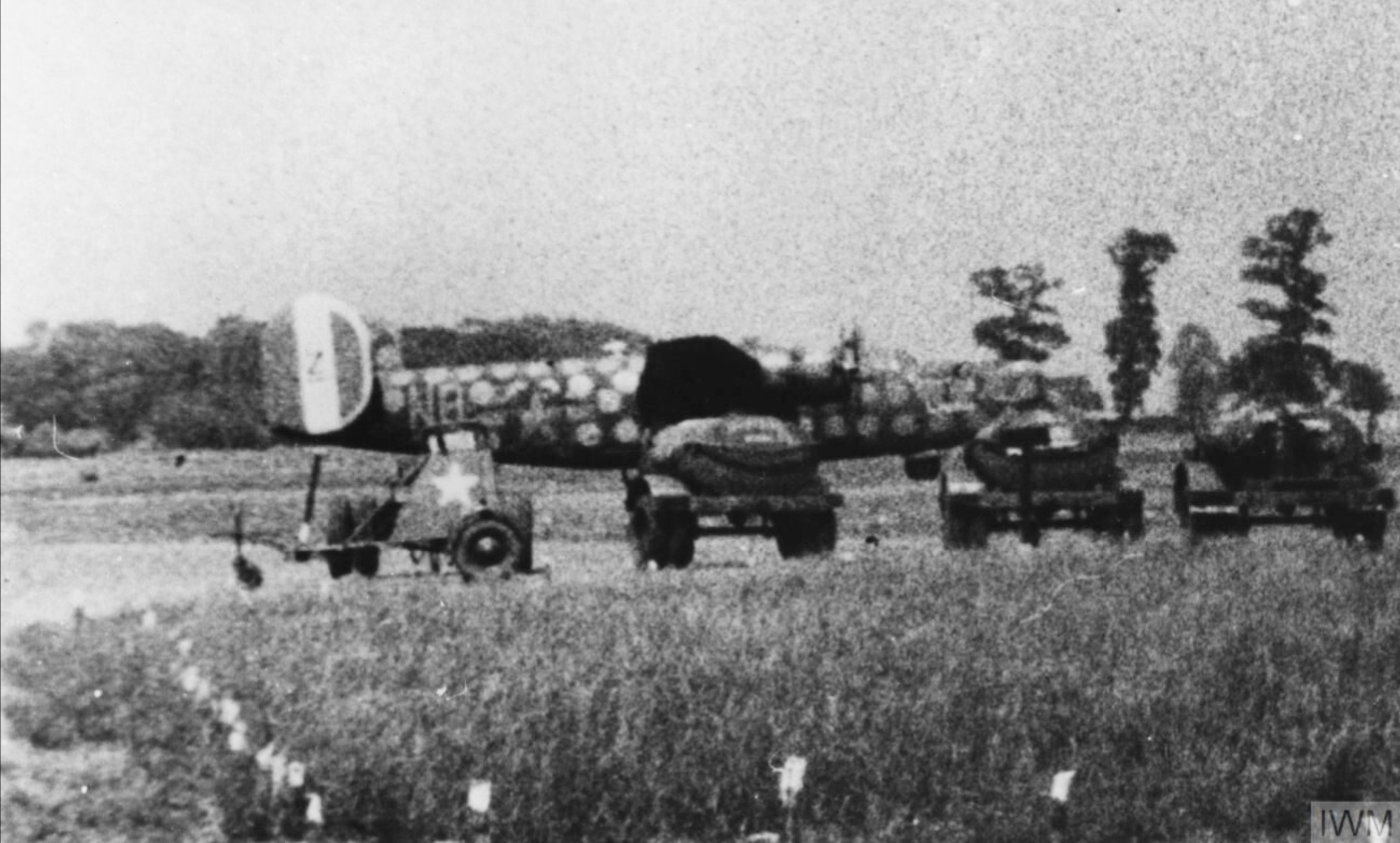 42-7552 B-24H Liberator 8AF 489BG845BS NBZ Lil' Cookie was used as an assembly ship Halesworth May 1944 FRE8560