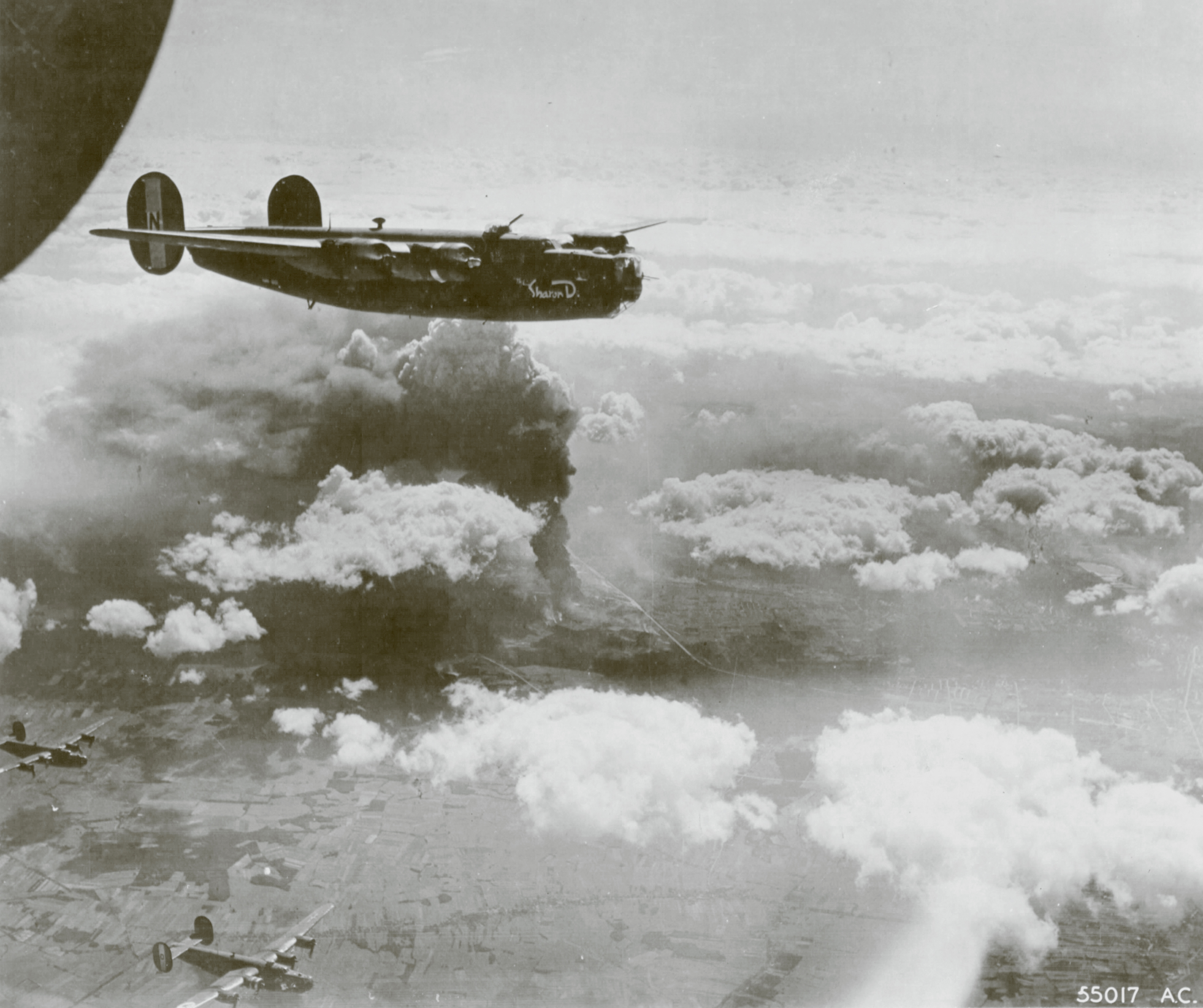 42-94759 B-24H Liberator 8AF 489BG845BS T4N The Sharon over Misburg Germany 25th Nov 1944 01