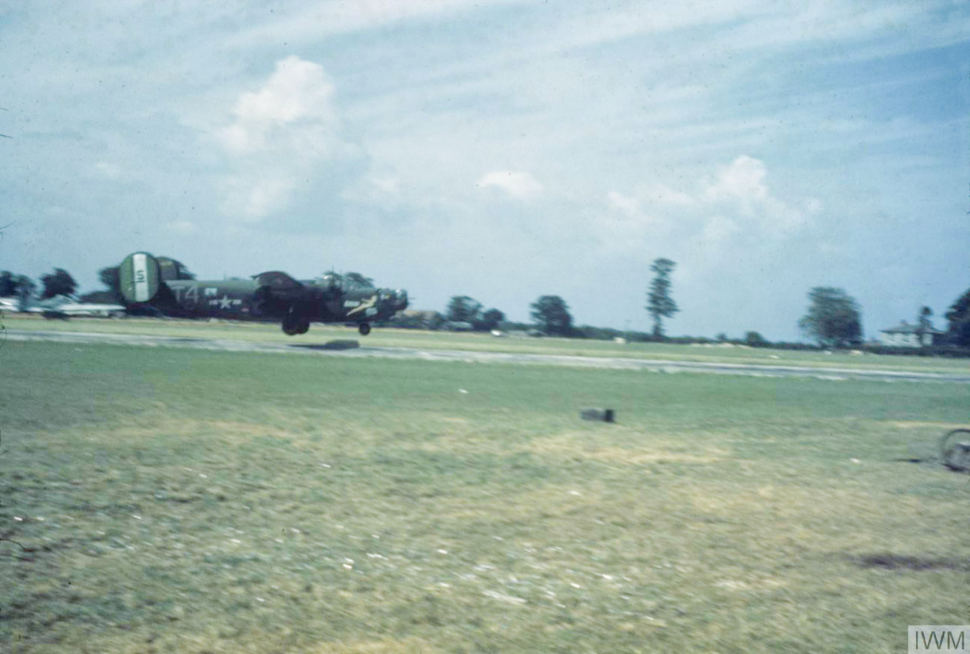42-94838 B-24H Liberator 8AF 489BG845BS T4S Rebel Gal landing at Halesworth FRE6779