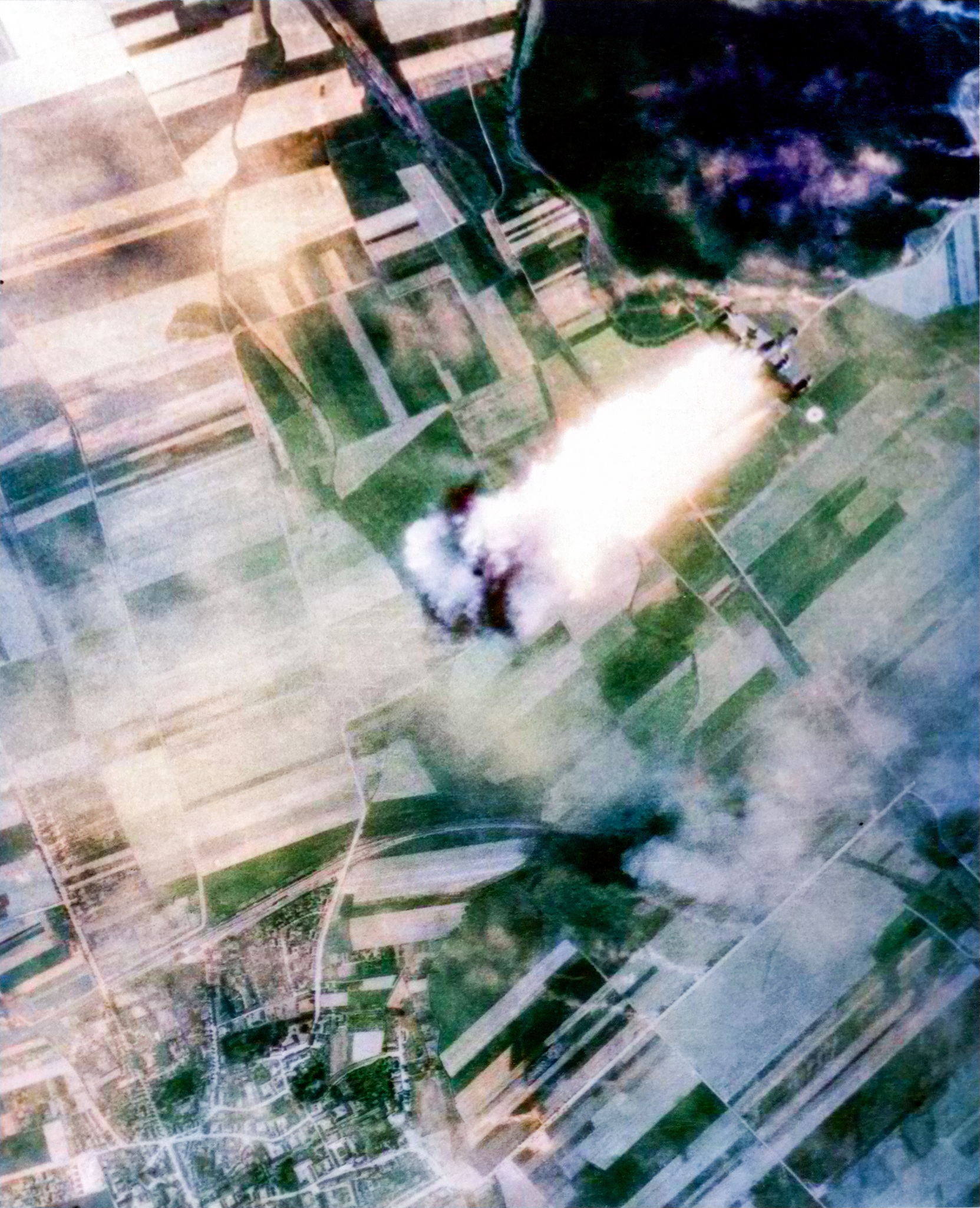 42-94914 B-24H Liberator 8AF 489BG847BS S4B Agony Wagon hit by falling bombs Magdeburg Germany 15th Aug 1944 01