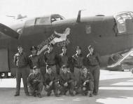 Asisbiz 41-29597 B-24H Liberator 8AF 490BG848BS 7WR Snootie Cutie with crew and nose art right side England 1944 01