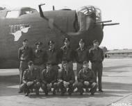 Asisbiz 42-94821 B-24H Liberator 8AF 490BG848BS 7WB Pete the Pelican with crew and nose art right side England 1944 01