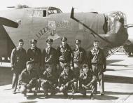 Asisbiz 42-94884 B-24H Liberator 8AF 490BG848BS 7WE Lizzy Belle with crew and nose art right side England 1944 01