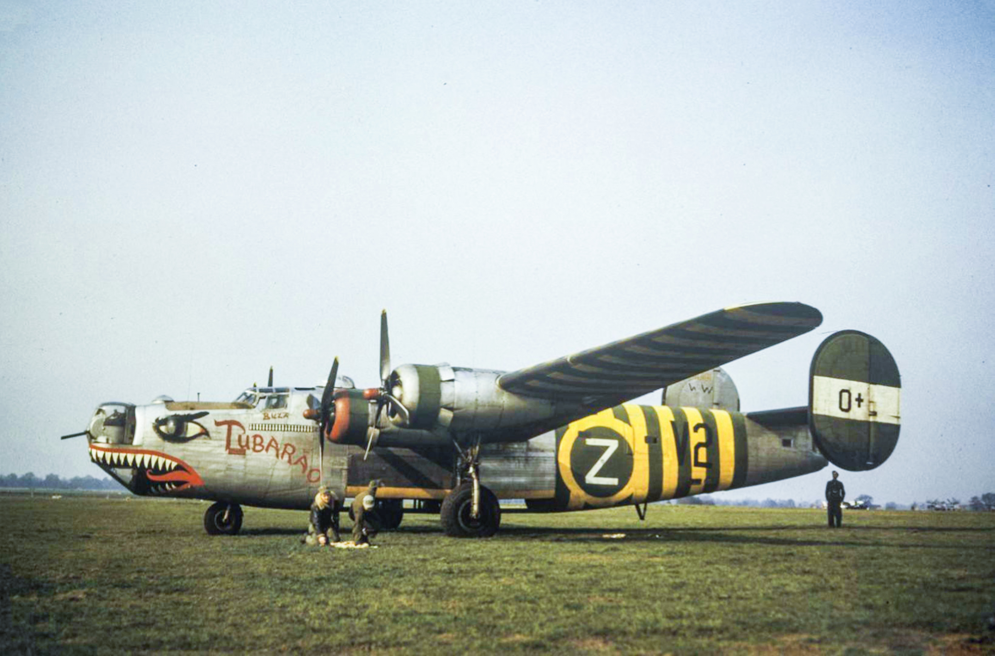 44-40101 B-24J Liberator 8AF 491BG852BS V2O+ Tubarao assembly ship England FRE6860