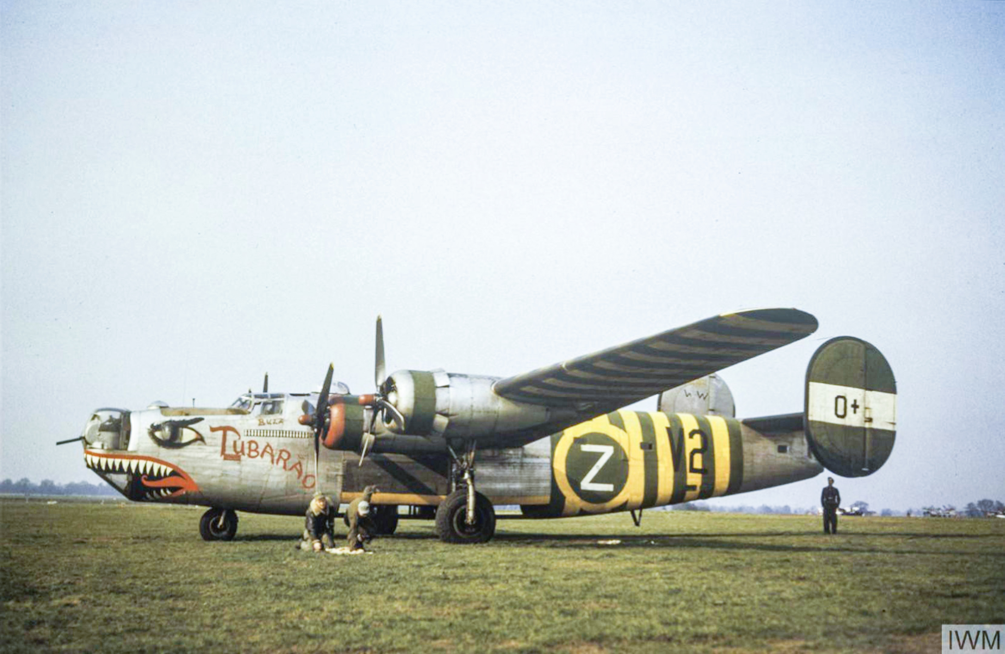 44-40101 B-24J Liberator 8AF 491BG852BS V2O+ Tubarao assembly ship England FRE6861