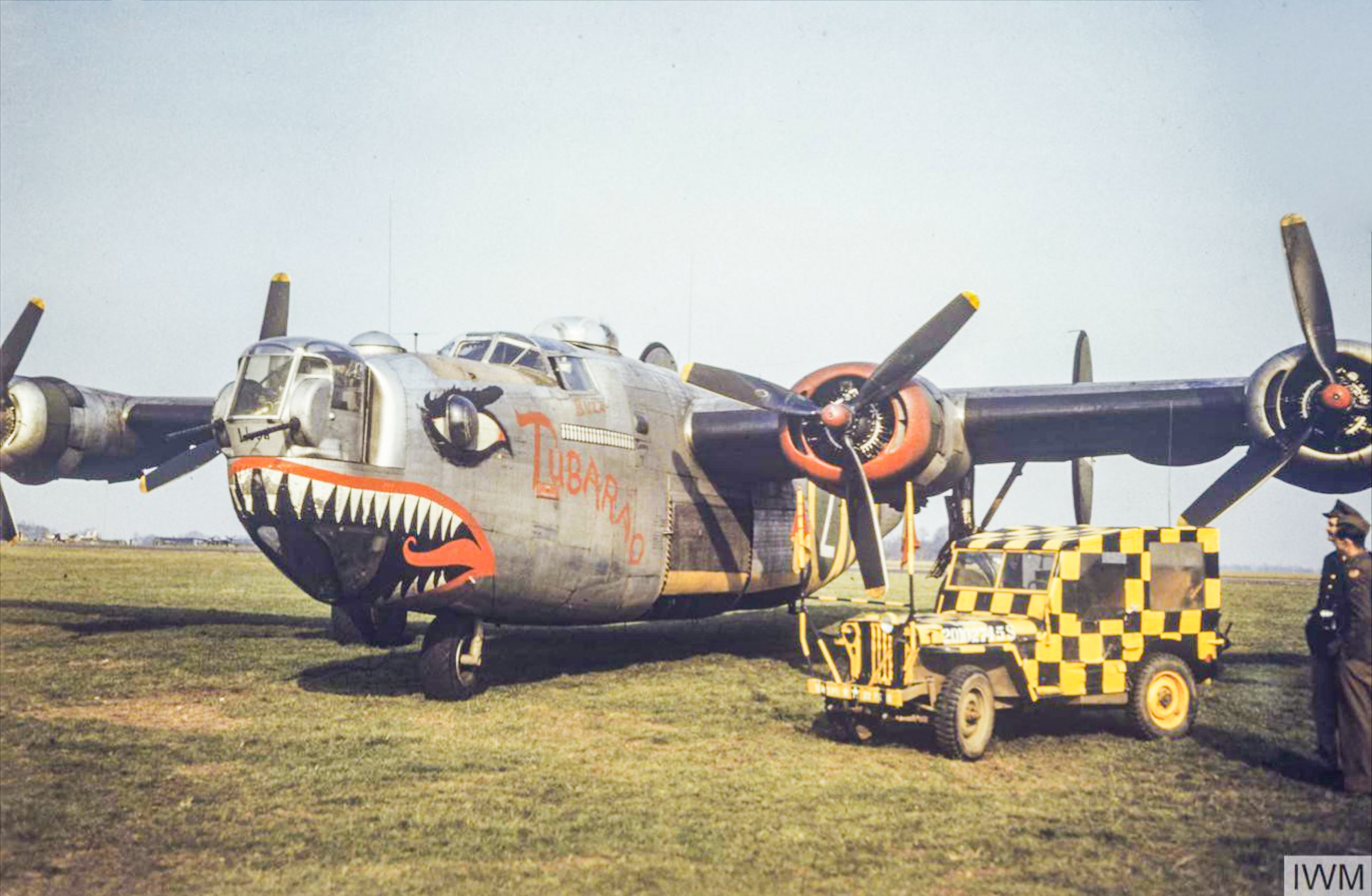 44-40101 B-24J Liberator 8AF 491BG852BS V2O+ Tubarao assembly ship England FRE6862