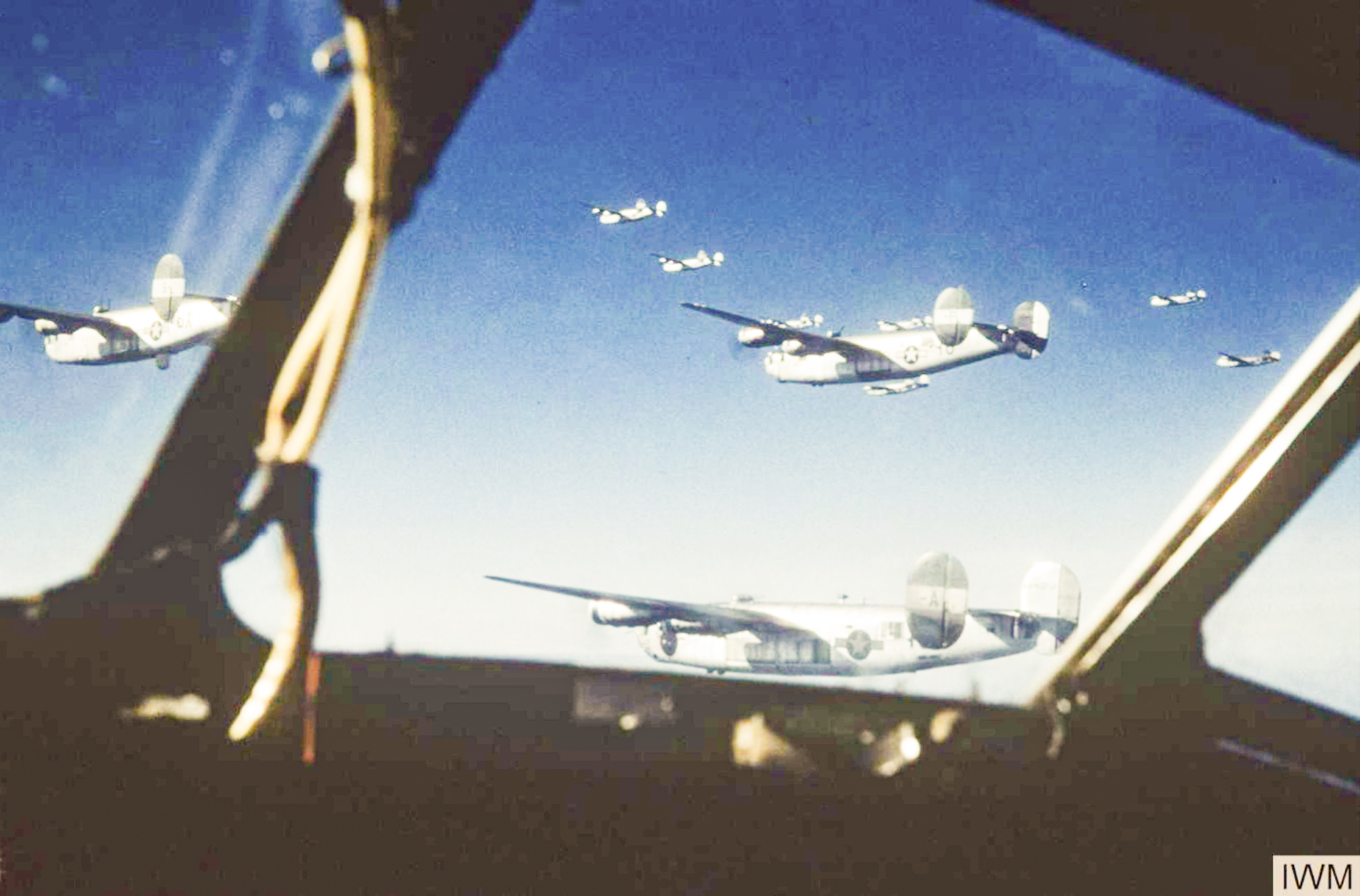 44-40202 B-24J Liberator 8AF 491BG853BS T8A Carousin' Cock in formation enroute to the drop zone FRE6887