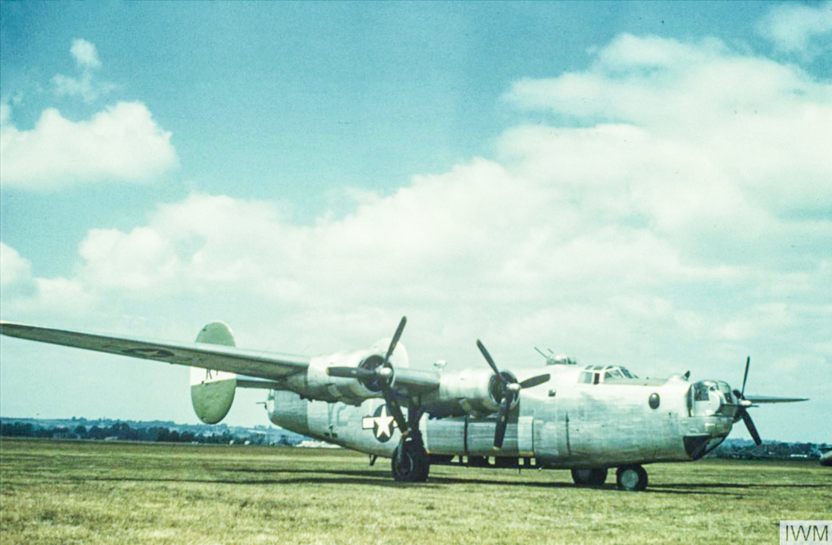 44-40204 B-24J Liberator 8AF 491BG855BS V2K+ Ragged But Right visit to Bassingbourn FRE6886