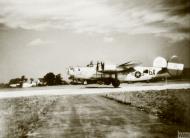 Asisbiz 44-40172 B-24J Liberator 8AF 491BG854BS 6XH Grease Ball landing at Metfield FRE8600