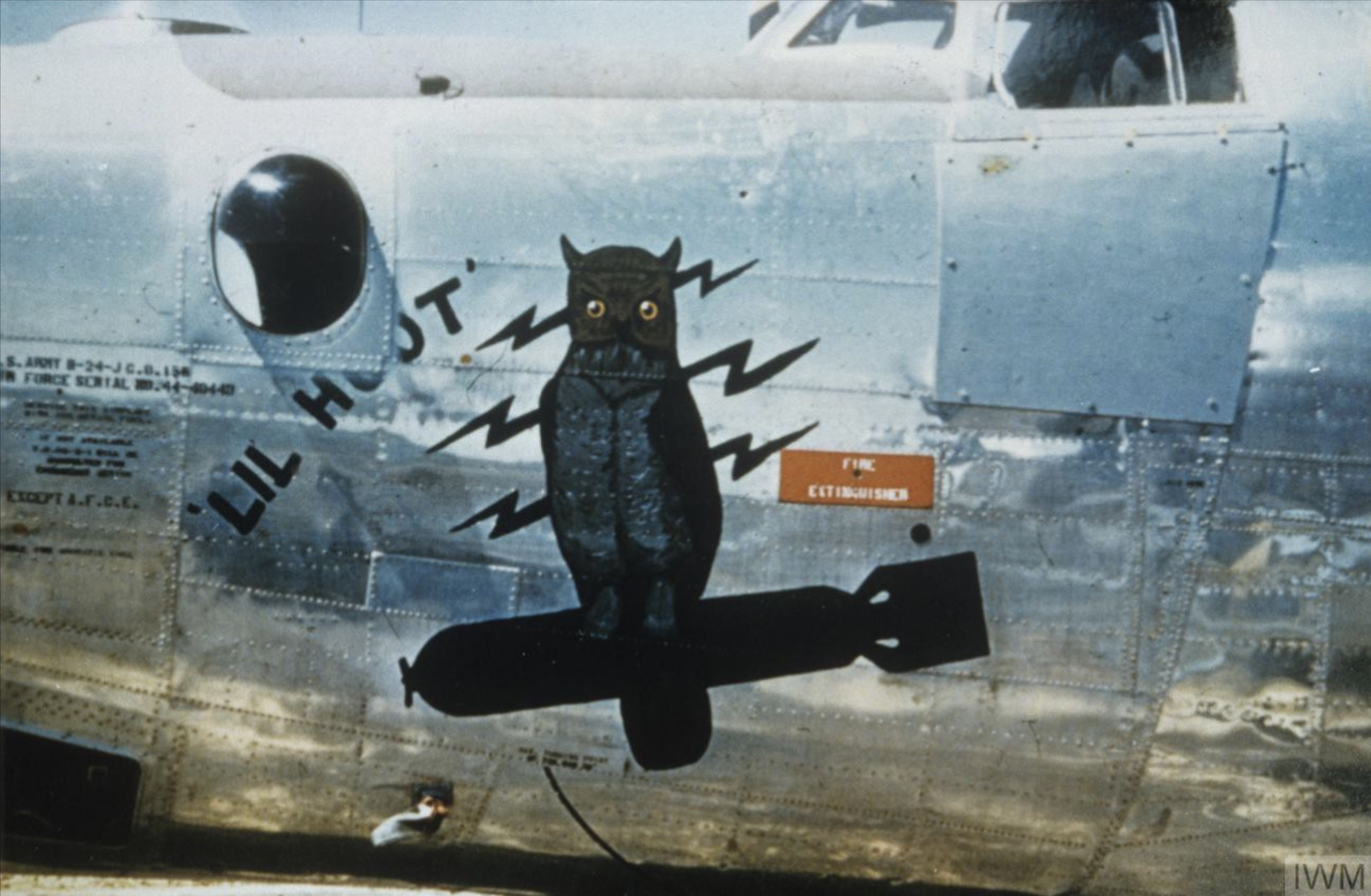 44-40440 B-24J Liberator 8AF 493BG860BS Lil Hoot nose art FRE6897