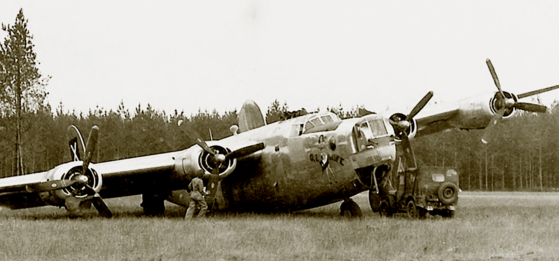 44-40477 B-24J Liberator 8AF 493BG862BS N6O GI Wife landing gear issue 01
