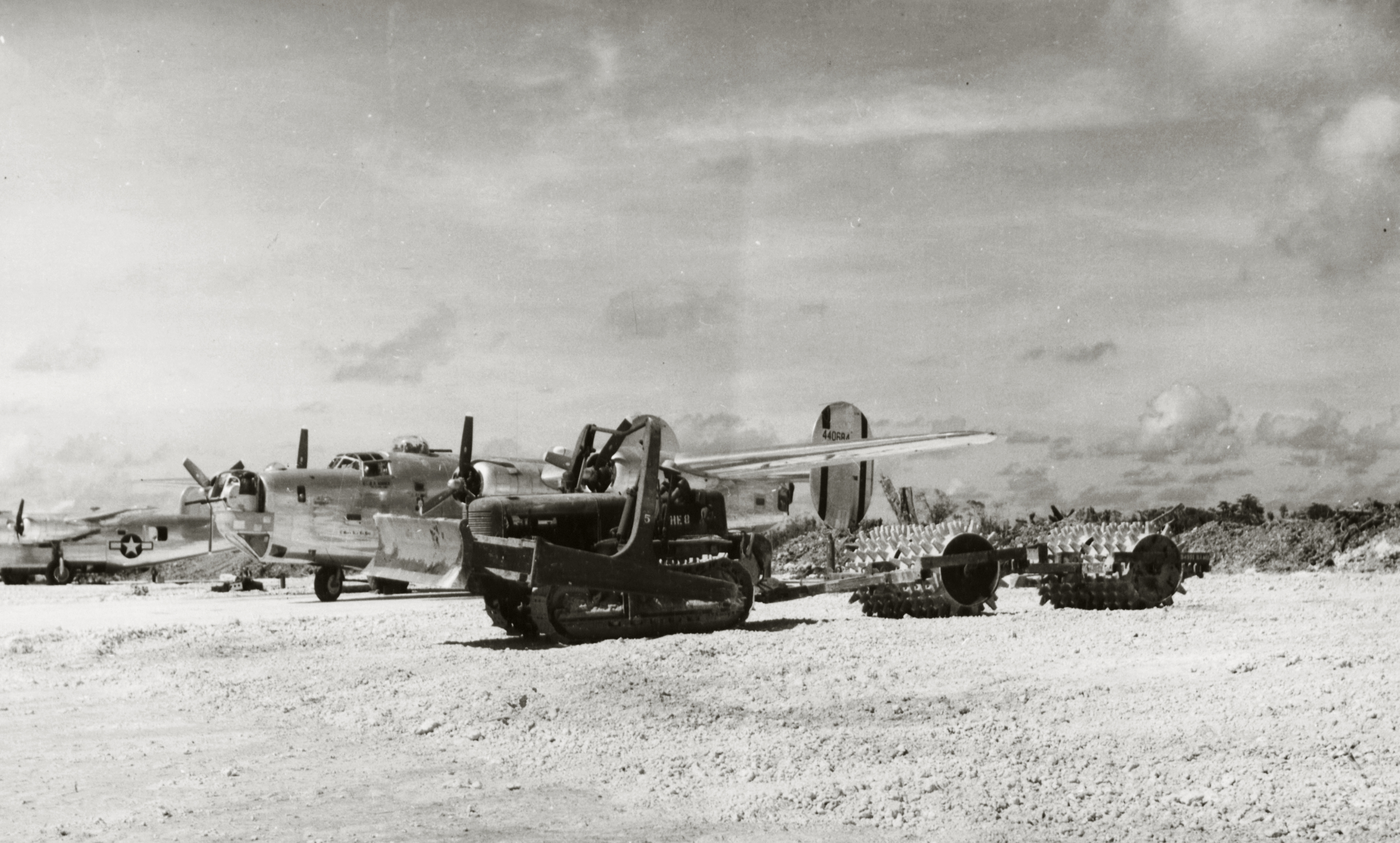 44-40684 B-24J Liberator 7AF 494BG866BS 684 The Rip Snorter on Angaur Isl Palau Caroline Group 1944 01