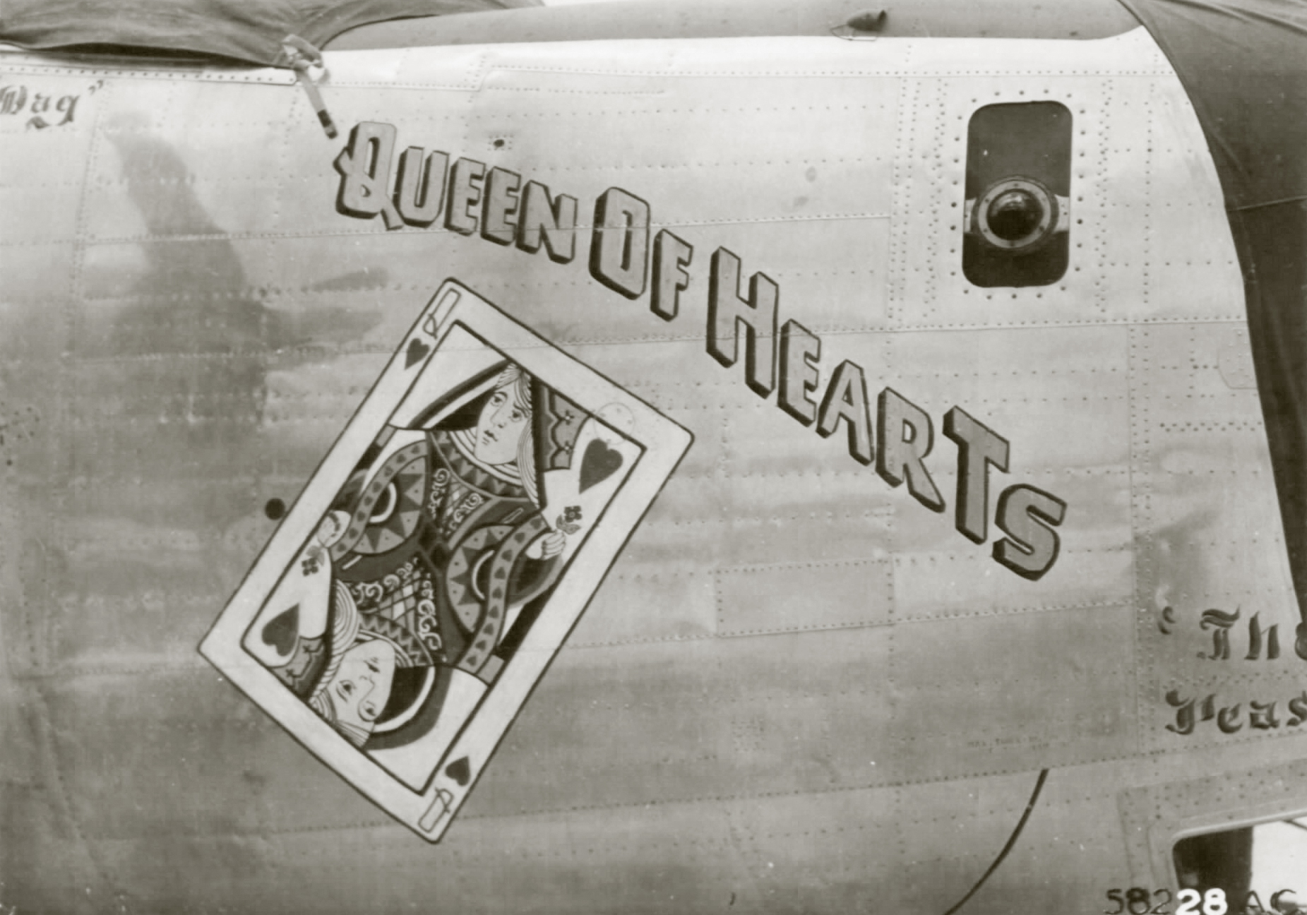 44-40685 B-24J Liberator 7AF 494BG866BS 685 Queen of Hearts nose art right side 01