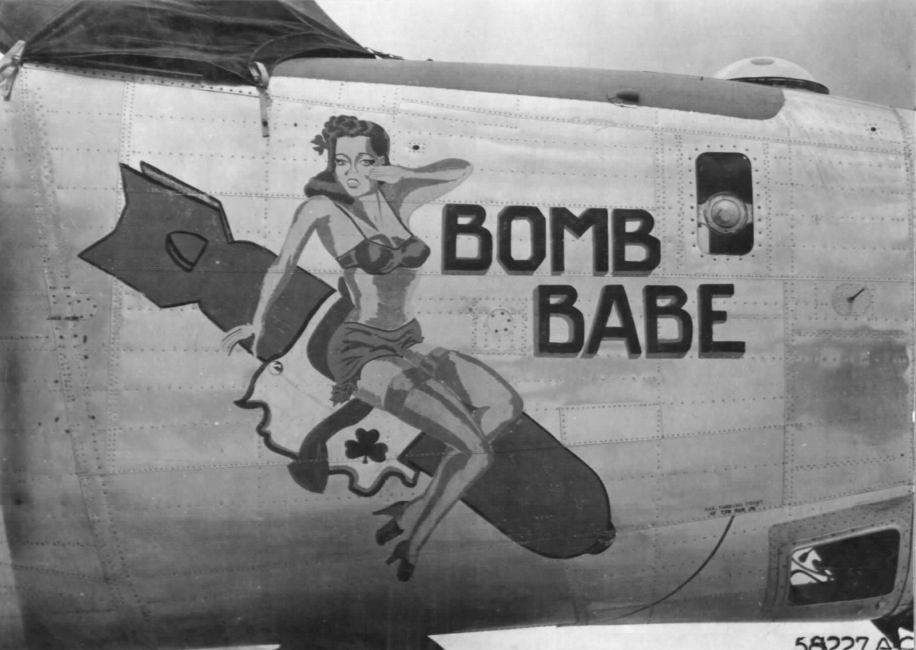 44-40709 B-24J Liberator 7AF 494BG866BS 709 Bomb Babe nose art right side 01