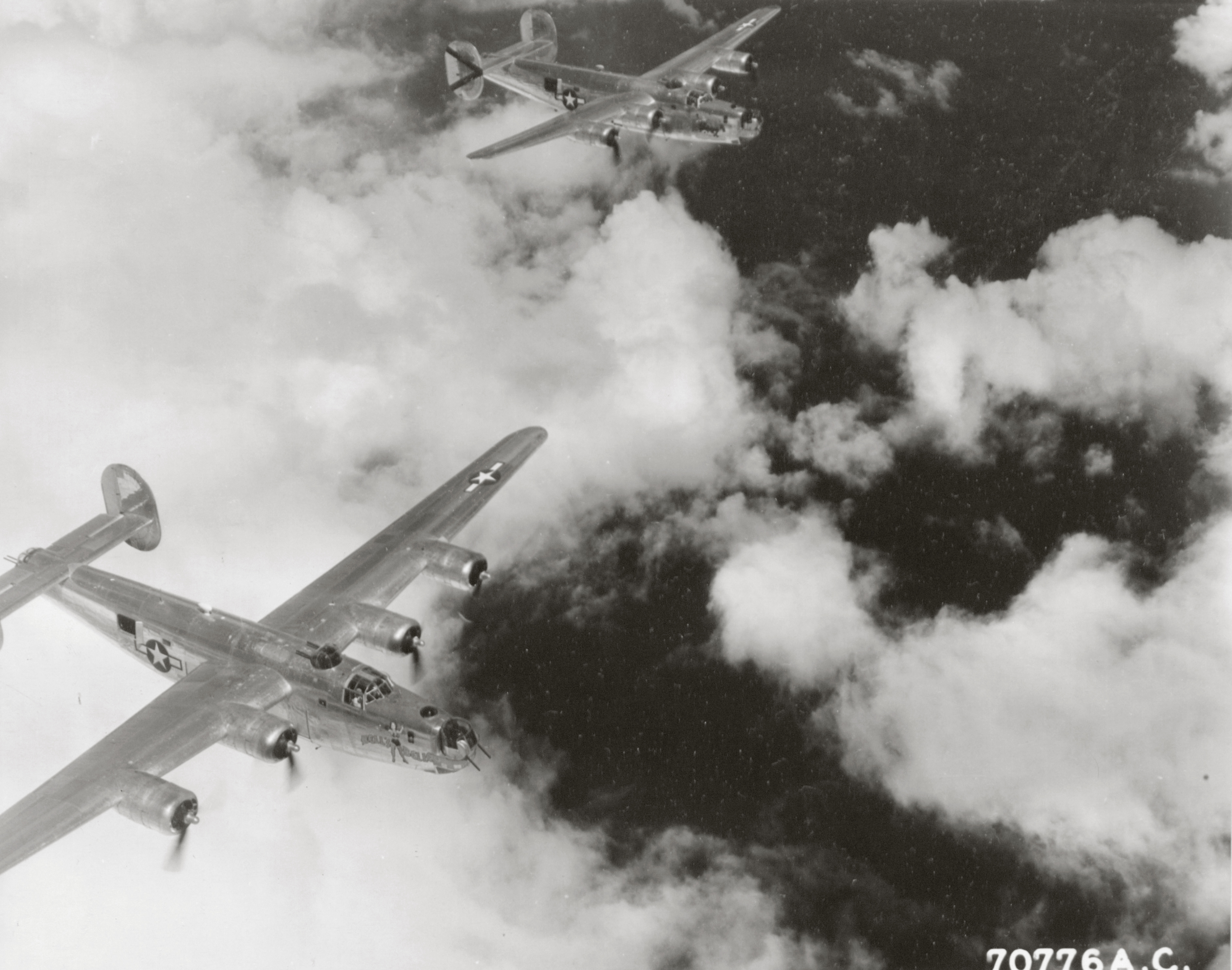 44-40712 B-24J Liberator 7AF 494BG864BS 712 Plunderbus bomb Arakebesan Island in the Carolines 25th Nov 1944 01