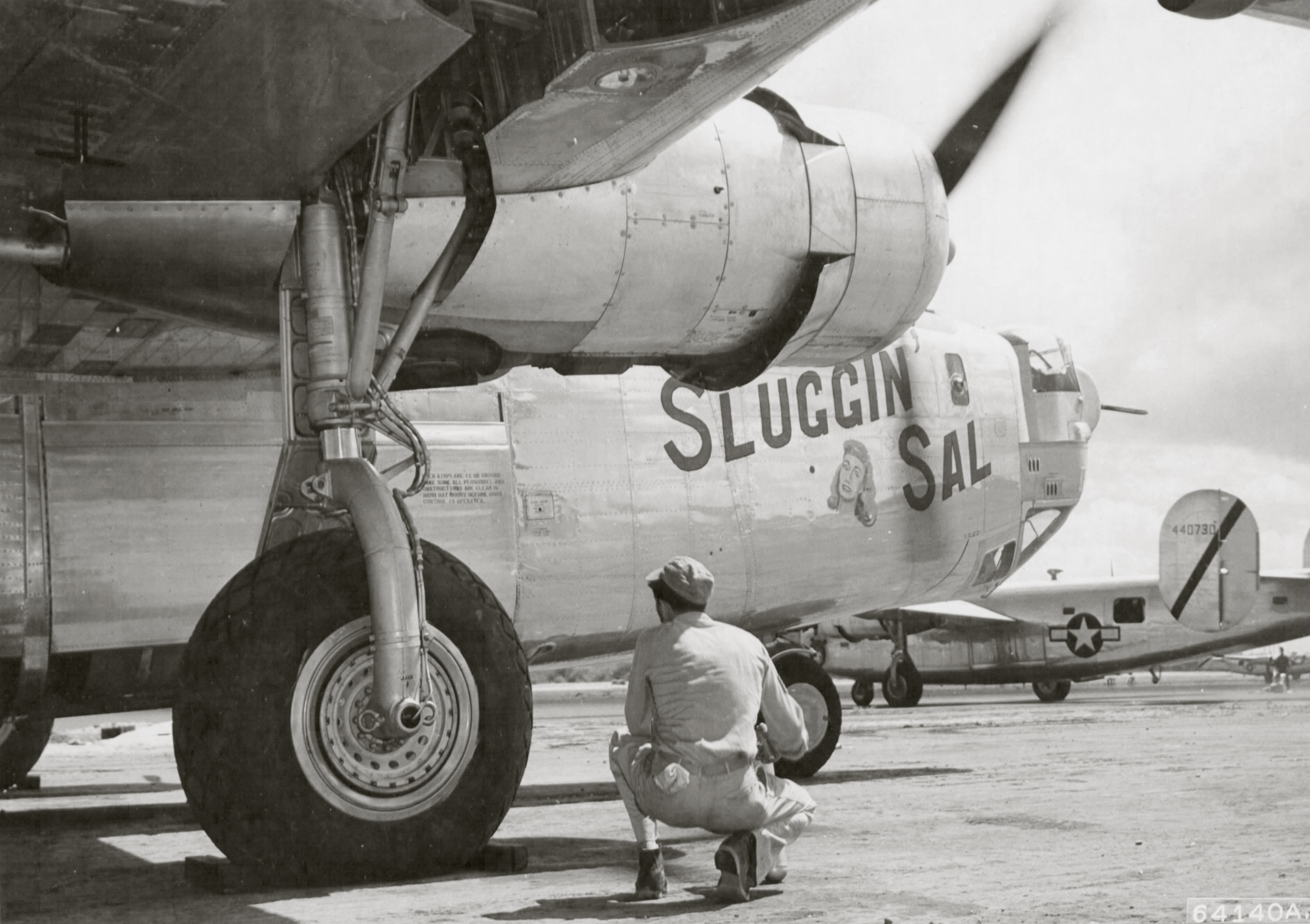 https://www.asisbiz.com/il2/B-24/494BG/images/44-40730-B-24J-Liberator-7AF-494BG865BS-730-foreground-Hawaii-Oct-1944-01.jpg
