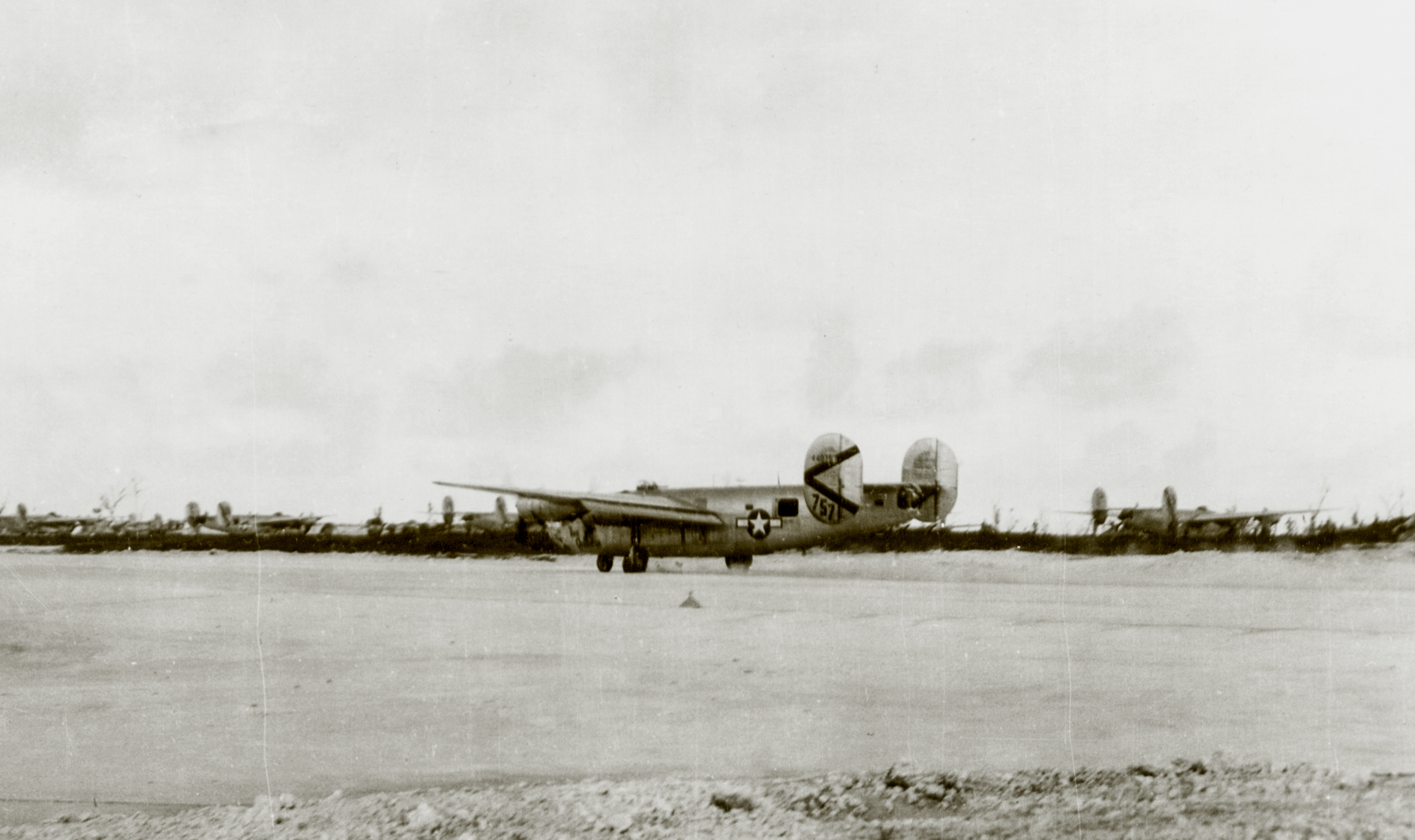 44-40757 B-24J Liberator 7AF 494BG864BS 757 The Big Time Operator on Angaur Isl Palau Caroline Group 1944 01
