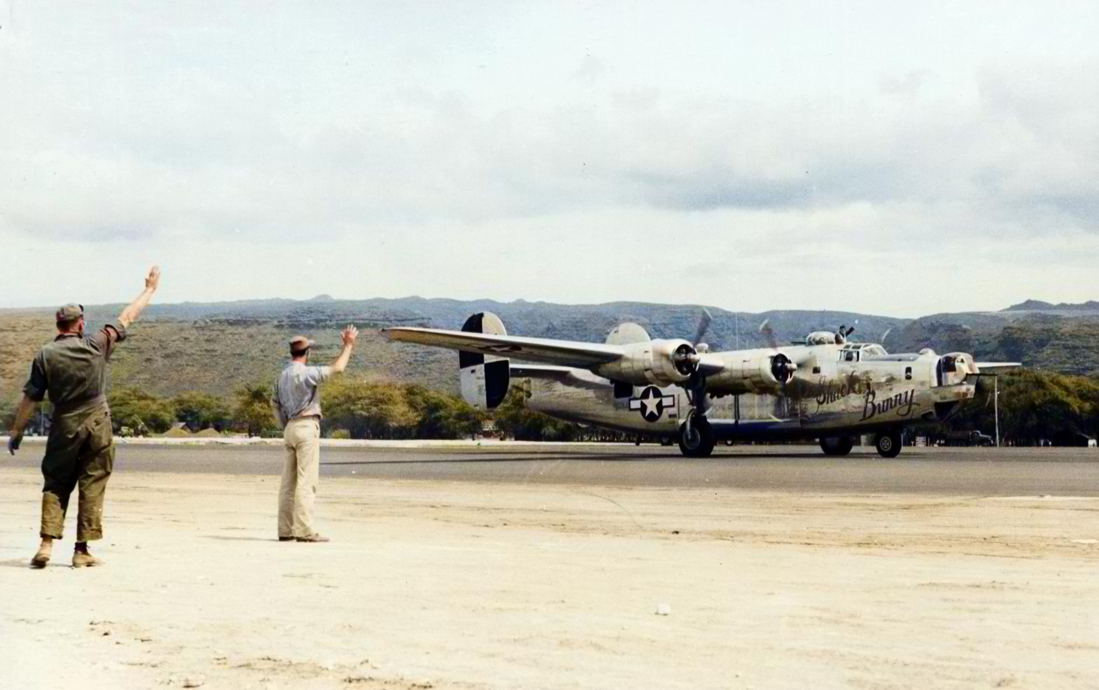 44-40759 B-24J Liberator 7AF 494BG867BS 759 Shack Bunny at Kauai Hawaii 18th Oct 1944 01