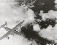 Asisbiz 44-40712 B-24J Liberator 7AF 494BG864BS 712 Plunderbus bomb Arakebesan Island in the Carolines 25th Nov 1944 01