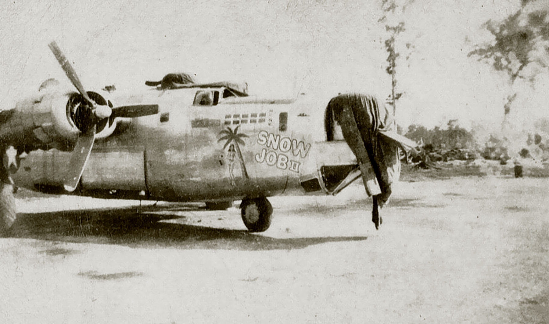 44-40572 B-24J Liberator 7AF 13AF FEAF 5BG31BS Snow Job II nose art right side SOPAC 01