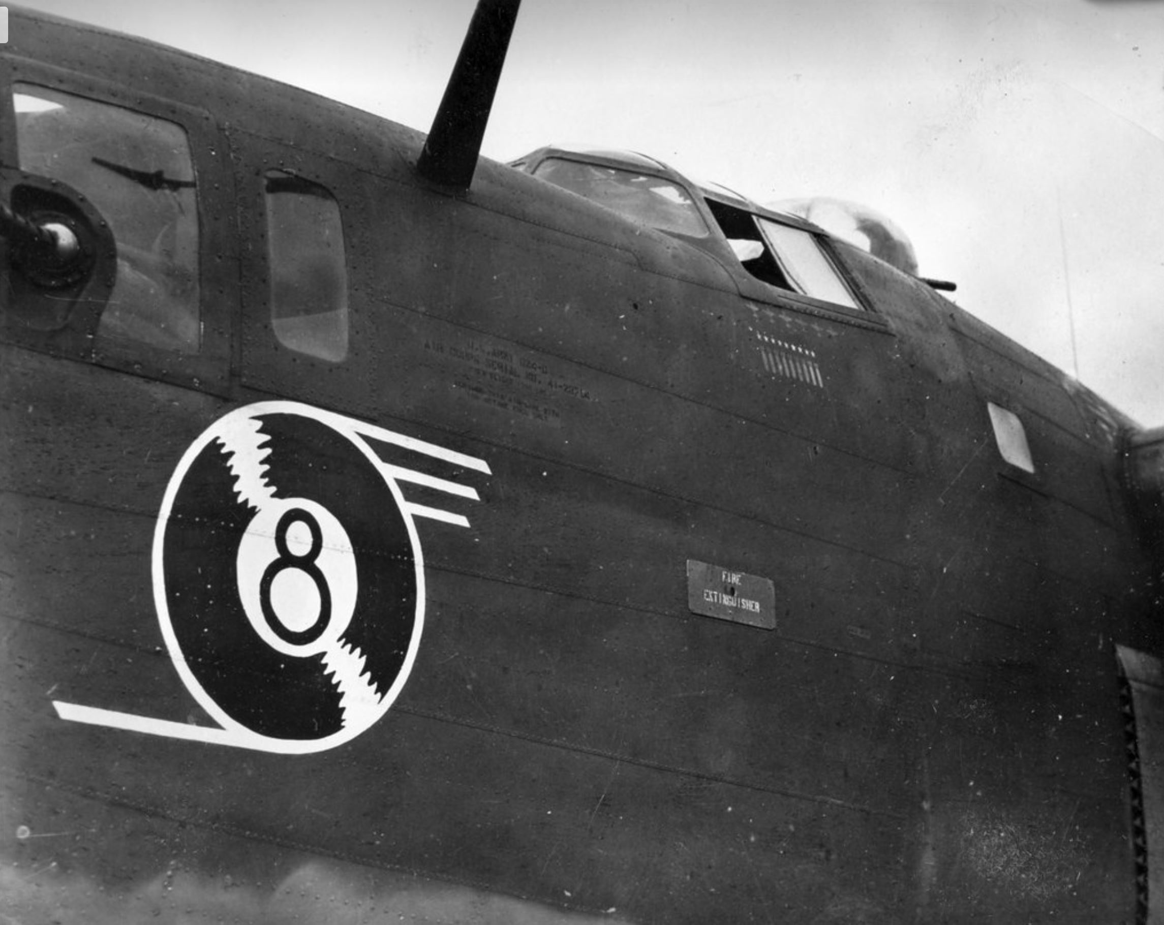41-23714 B-24D Liberator 5AF 90BG331BS 8 Ball nose art left side 01