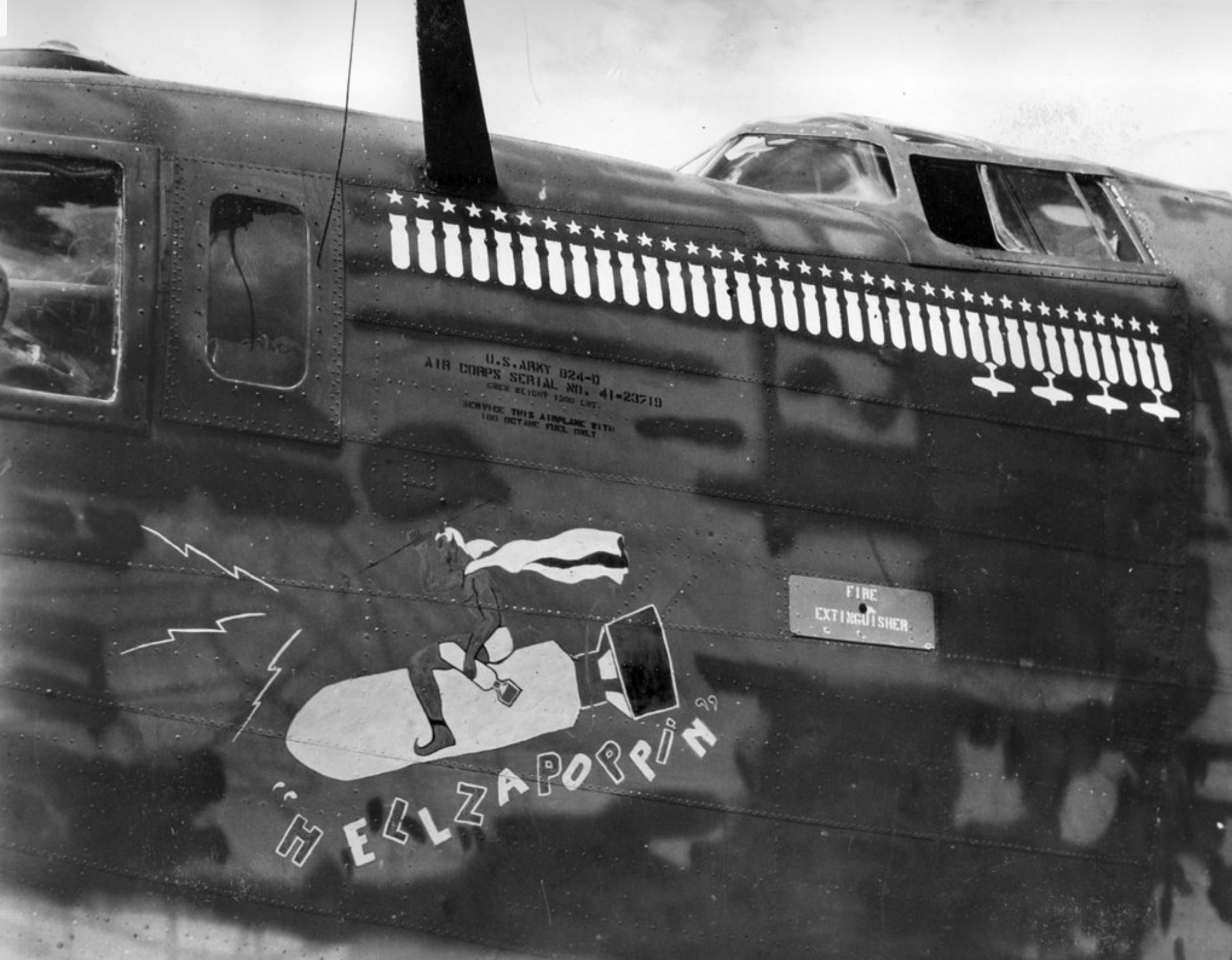 41-23719 B-24D Liberator 5AF 90BG319BS Hellzapoppin nose art left side 01