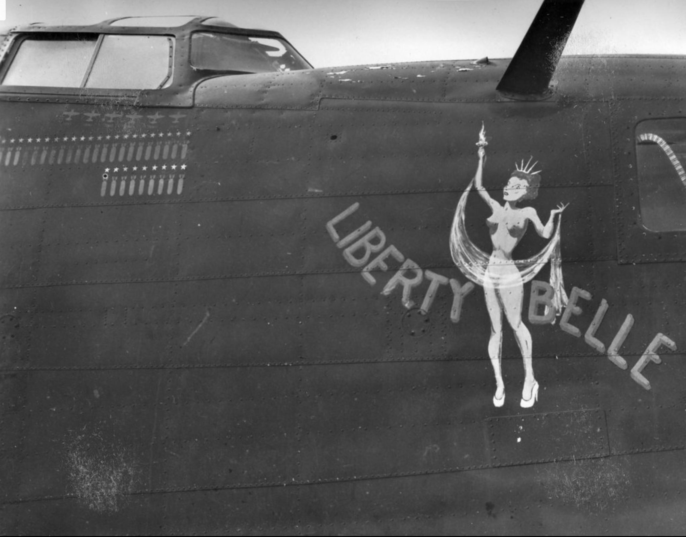41-23920 B-24D Liberator 5AF 90BG321BS Liberty Belle nose art right side 01