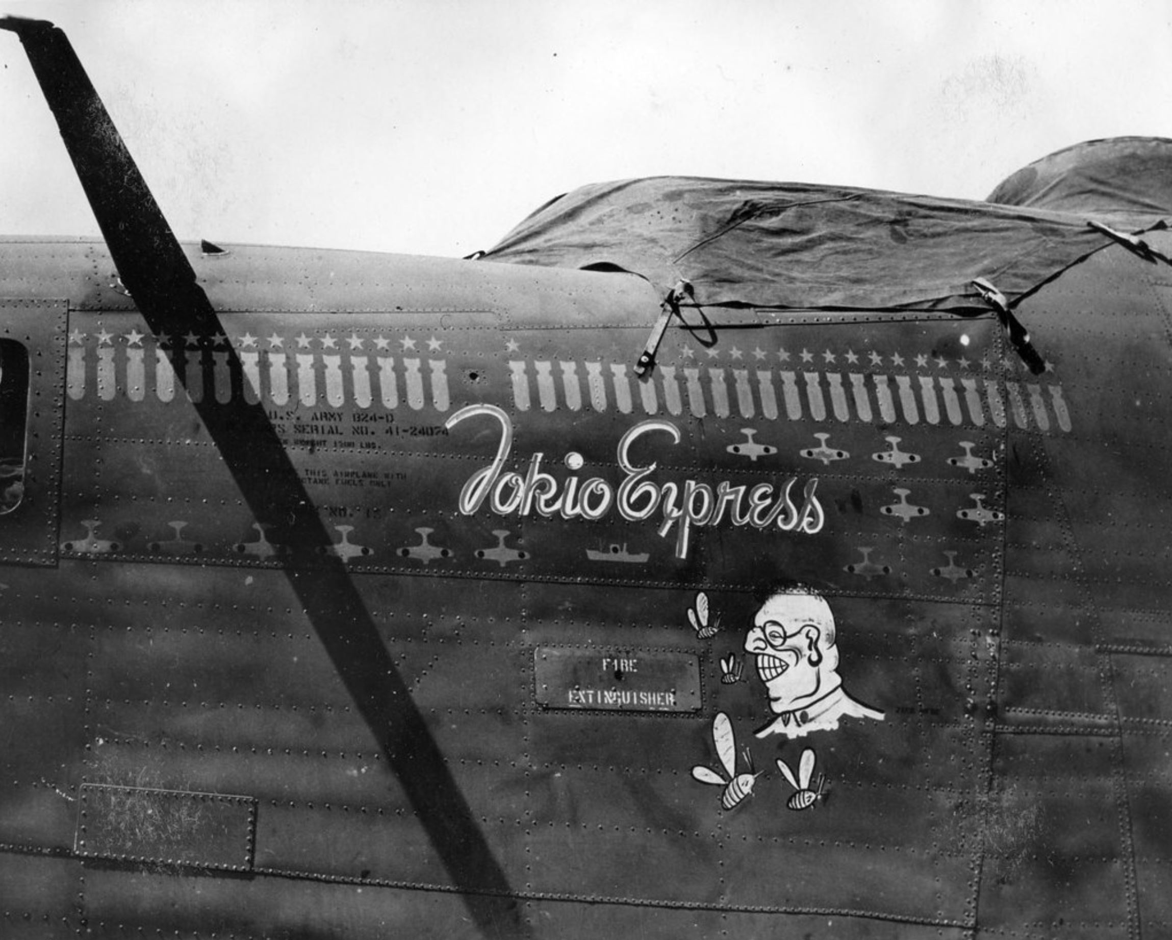 41-24074 B-24D Liberator 5AF 90BG319BS Tokio Express nose art left side 01