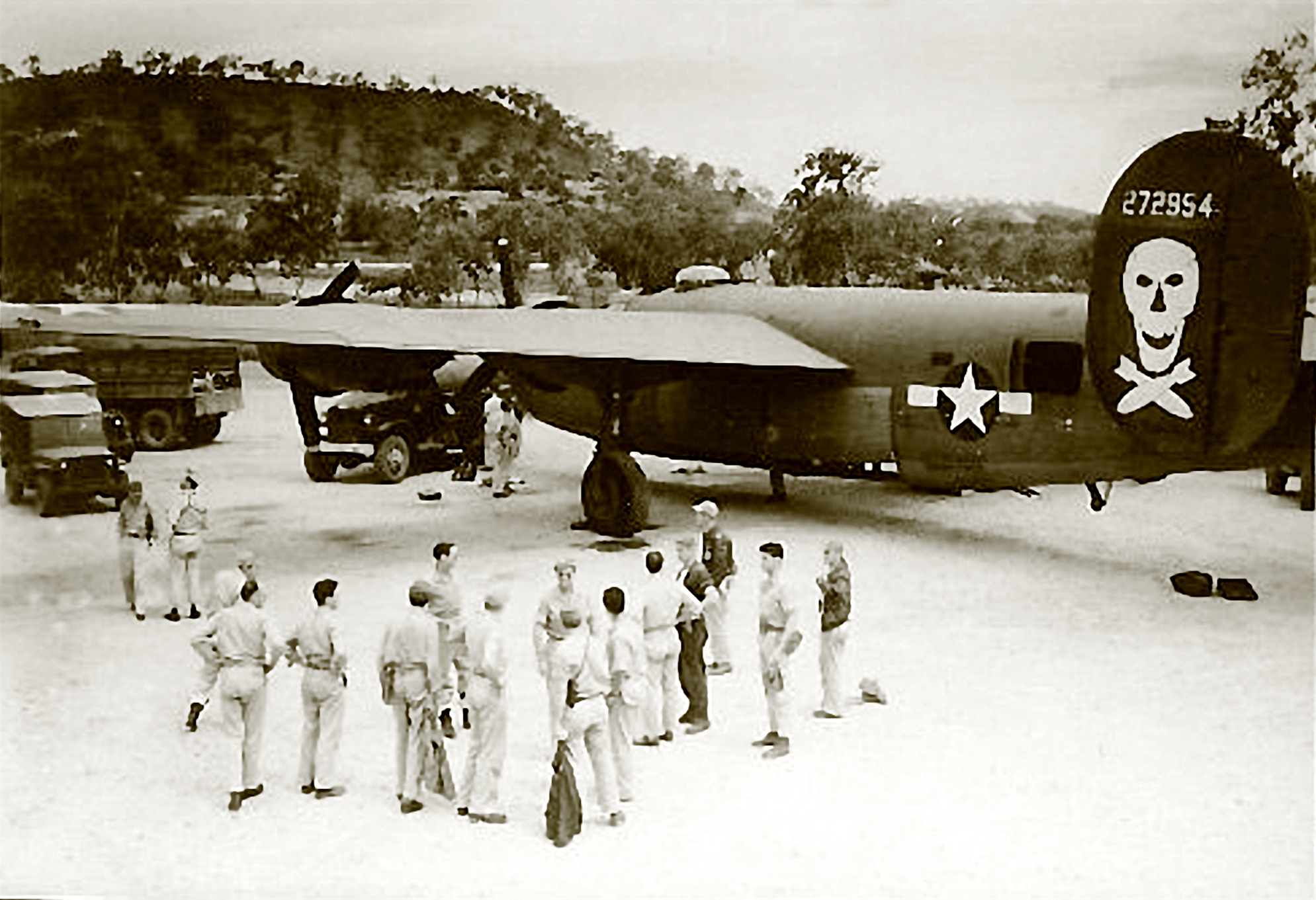 42-72954 B-24D Liberator 5AF 90BG back at its base 01