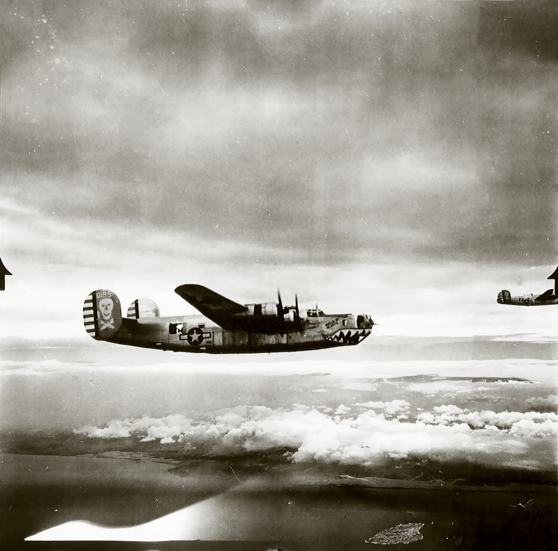 44-40185 B-24J Liberator 5AF 90BG320BS Queen of Hearts