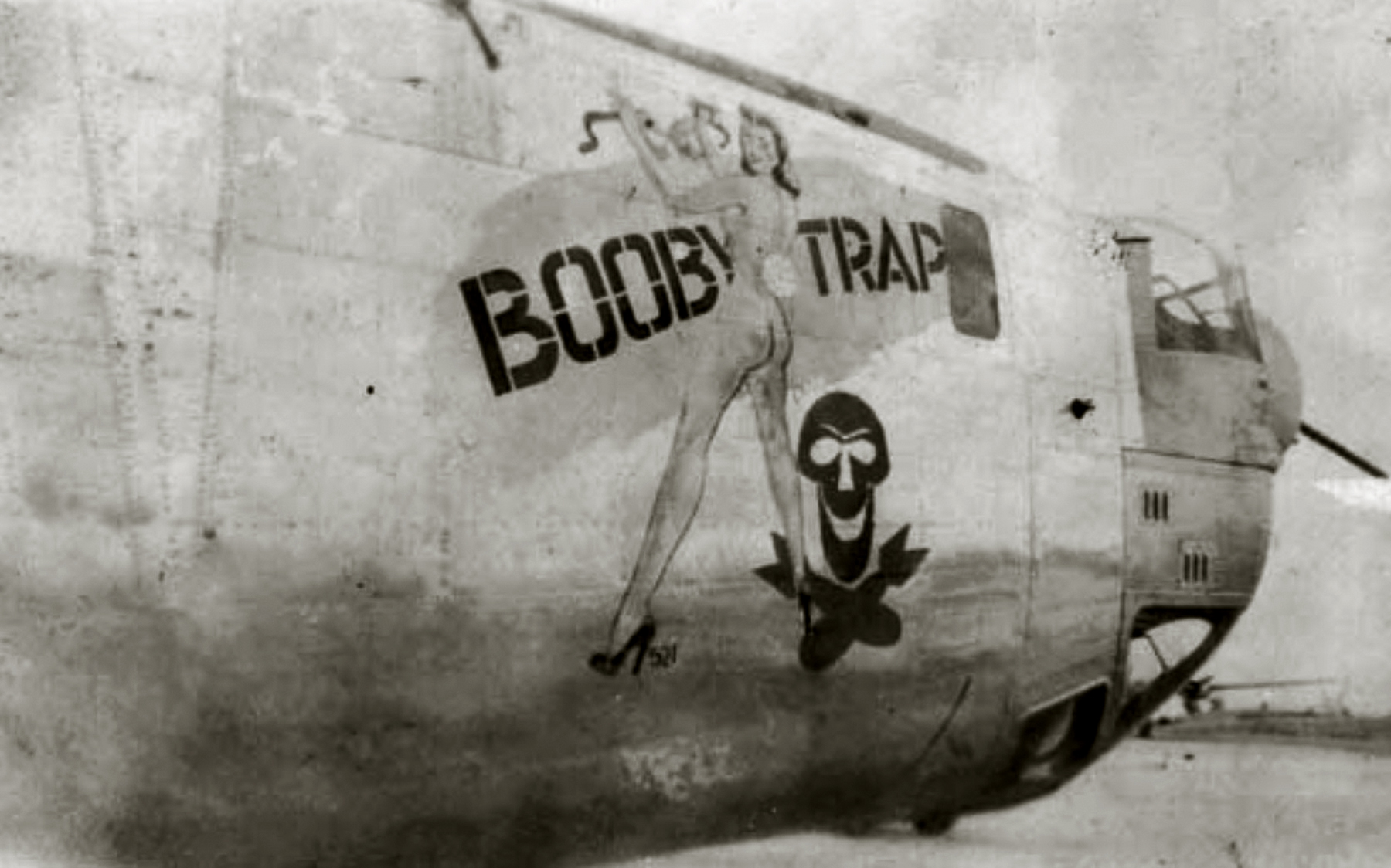 44-40193 B-24J Liberator 5AF 90BG321BS 193 Miss Jolly Roger aka Booby Trap nose art right side 01