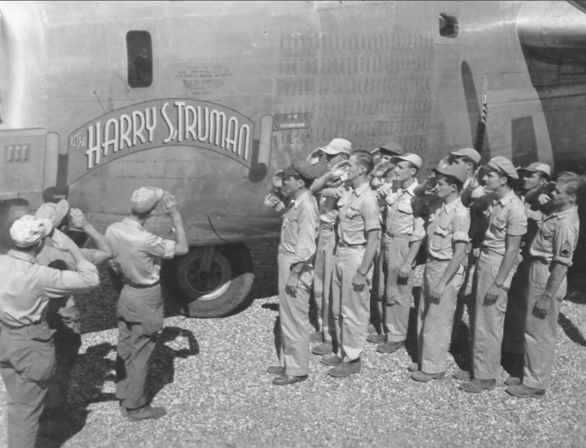 44-40229 B-24J Liberator 5AF 90BG321BS Form 1 A aka Peggy Lou renamed to Harry s Truman left side 01