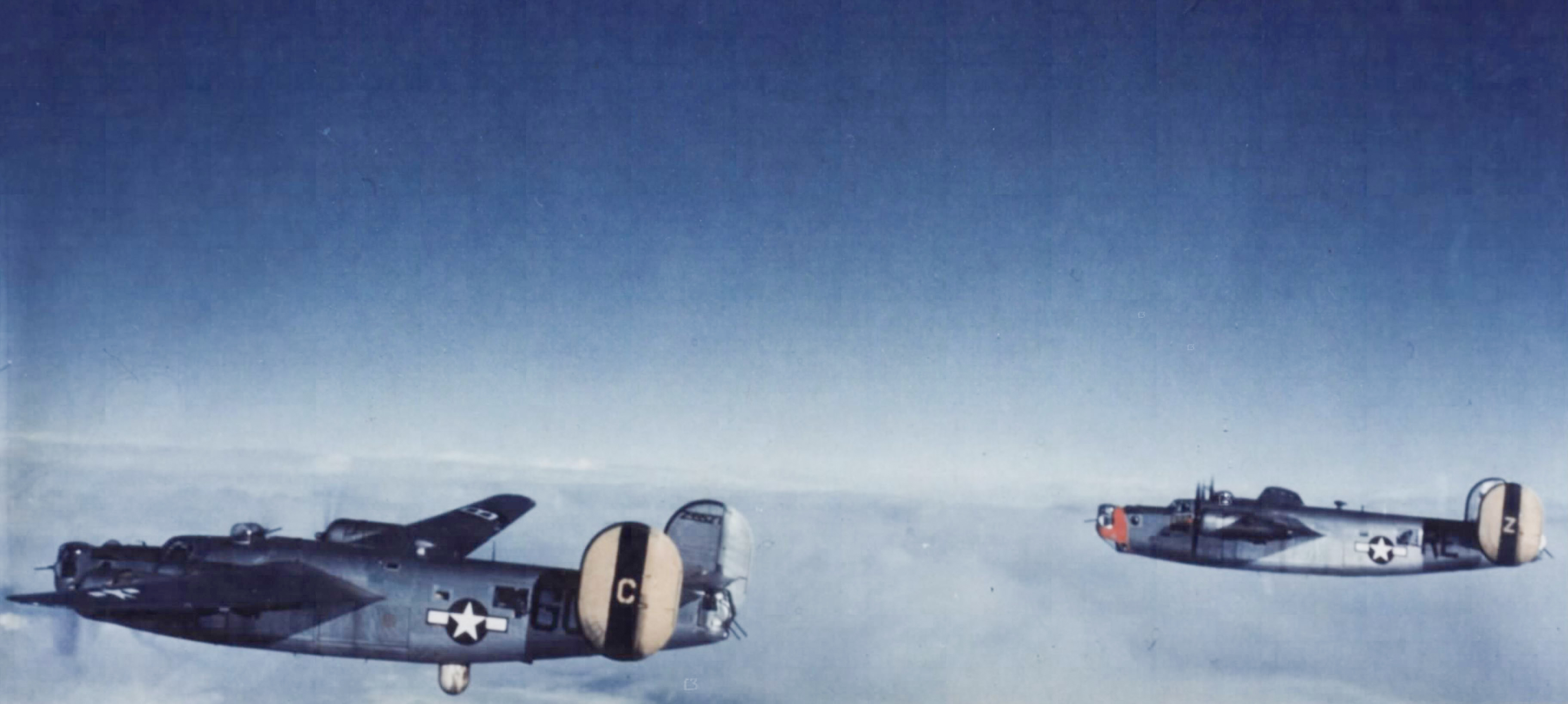 42-95527 B-24J Liberator 8AF 93BG328BS GOC 4 F H2X radar lead ship over Blyfield Germany 25th Dec 1944 02