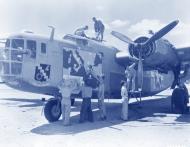 Asisbiz 41-11761 B-24D Liberator 12AF 98BG343BS R The Squaw North Africa 15th Sep 1943 NA1031