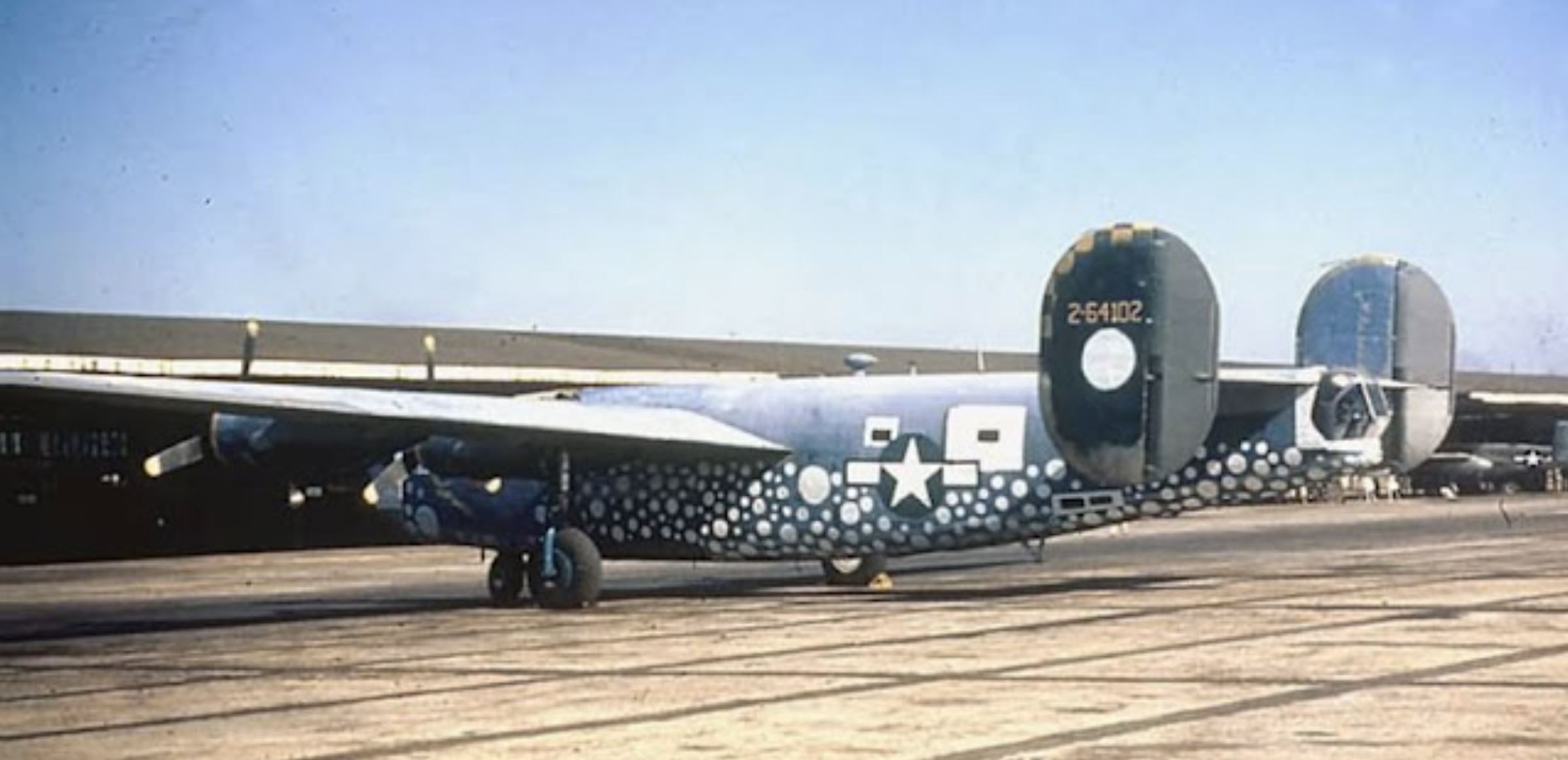 42-64102 B-24J Liberator 10AF 8GRP24BS Nosie Rosie Photographic Reconnaissance Group 02