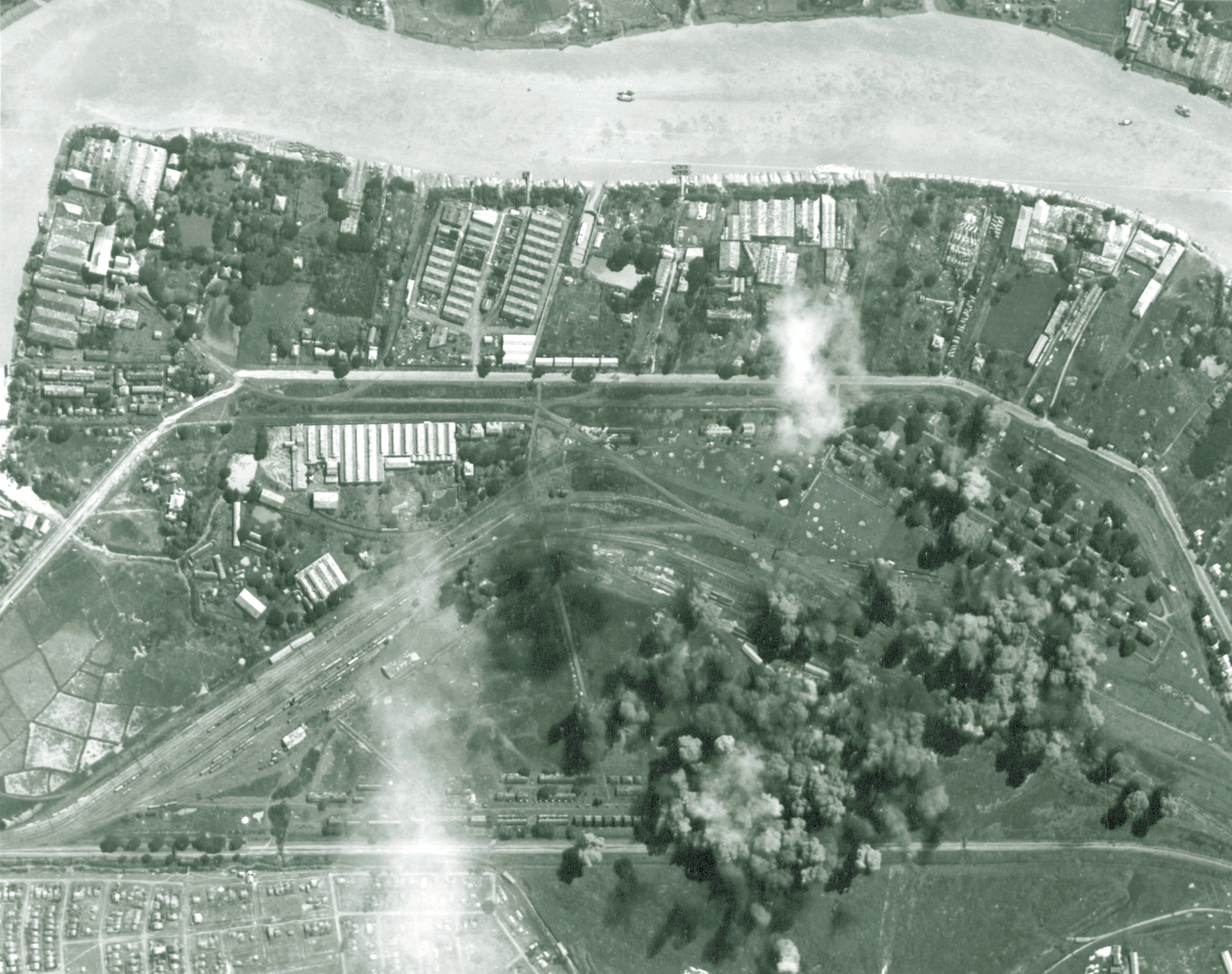 Target 10AF B-29 Superfortress raid on Insein locomotive shops and engine sheds at Rangoon Burma NA739